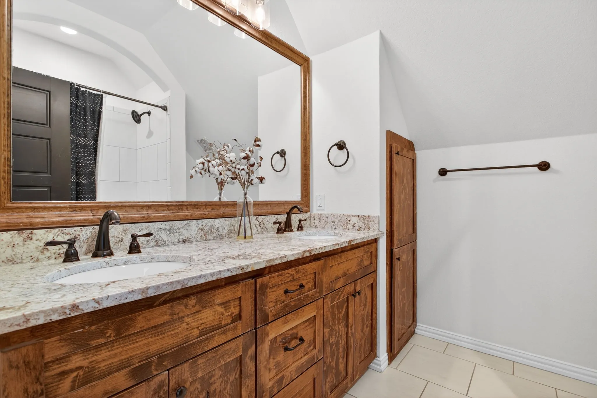 Single Family Residence For Sale in Parker County , 301 Rustic View Lane, Aledo, Texas 76008, 5 Bedroom, 5 Bathroom, 9 Garage spaces, 4,382 Sqft, built in 2014, mls#21385026, Real Estate Agent in Aledo, Homes For Sale in Parker county, Homes For Sale in Aledo, Realtor in Aledo Texas, Real Estate Brokerage Independent Realty Texas, Luminita Cordes Realtor