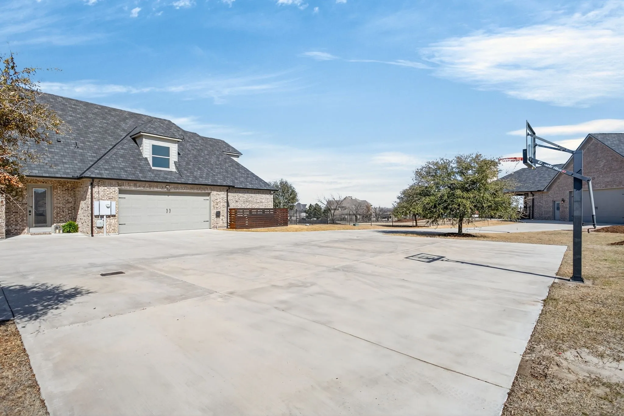 Single Family Residence For Sale in Parker County , 301 Rustic View Lane, Aledo, Texas 76008, 5 Bedroom, 5 Bathroom, 9 Garage spaces, 4,382 Sqft, built in 2014, mls#21385026, Real Estate Agent in Aledo, Homes For Sale in Parker county, Homes For Sale in Aledo, Realtor in Aledo Texas, Real Estate Brokerage Independent Realty Texas, Luminita Cordes Realtor