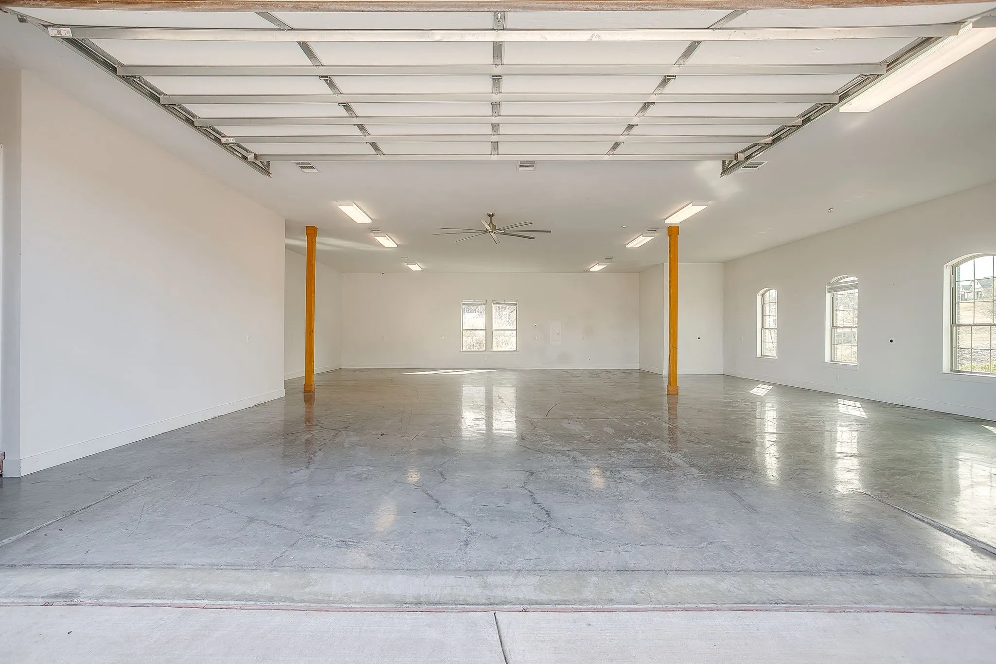 Single Family Residence For Sale in Parker County , 301 Rustic View Lane, Aledo, Texas 76008, 5 Bedroom, 5 Bathroom, 9 Garage spaces, 4,382 Sqft, built in 2014, mls#21385026, Real Estate Agent in Aledo, Homes For Sale in Parker county, Homes For Sale in Aledo, Realtor in Aledo Texas, Real Estate Brokerage Independent Realty Texas, Luminita Cordes Realtor