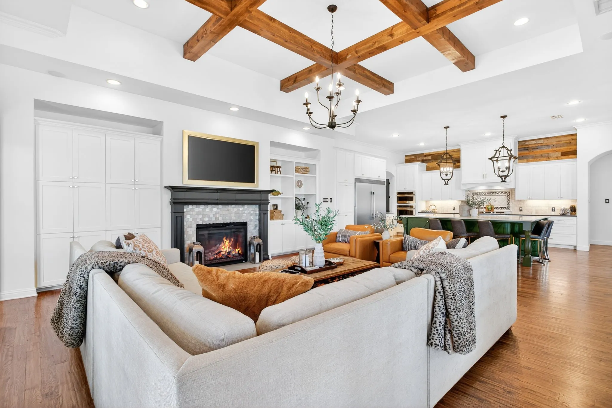 Single Family Residence For Sale in Parker County , 301 Rustic View Lane, Aledo, Texas 76008, 5 Bedroom, 5 Bathroom, 9 Garage spaces, 4,382 Sqft, built in 2014, mls#21385026, Real Estate Agent in Aledo, Homes For Sale in Parker county, Homes For Sale in Aledo, Realtor in Aledo Texas, Real Estate Brokerage Independent Realty Texas, Luminita Cordes Realtor