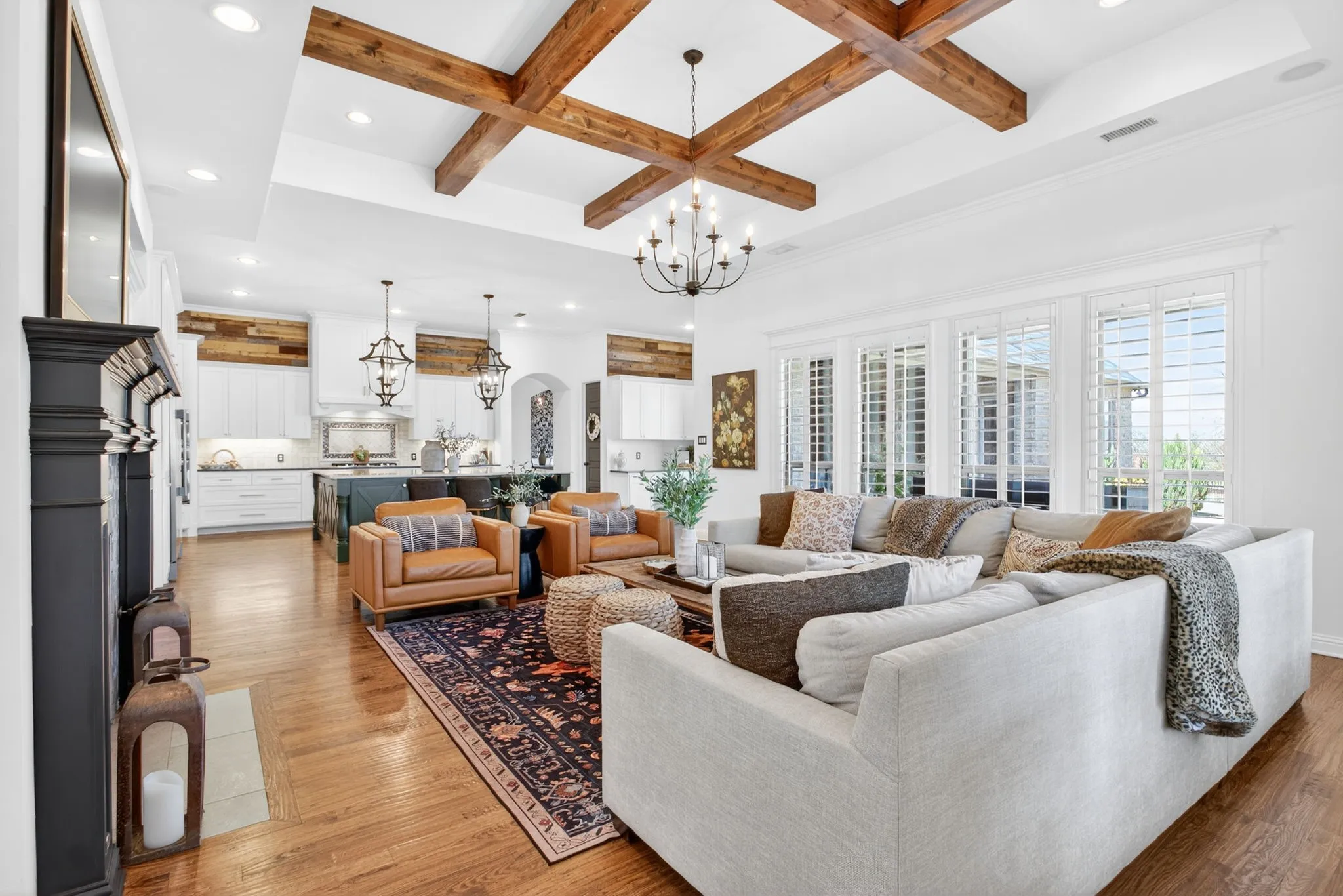 Single Family Residence For Sale in Parker County , 301 Rustic View Lane, Aledo, Texas 76008, 5 Bedroom, 5 Bathroom, 9 Garage spaces, 4,382 Sqft, built in 2014, mls#21385026, Real Estate Agent in Aledo, Homes For Sale in Parker county, Homes For Sale in Aledo, Realtor in Aledo Texas, Real Estate Brokerage Independent Realty Texas, Luminita Cordes Realtor