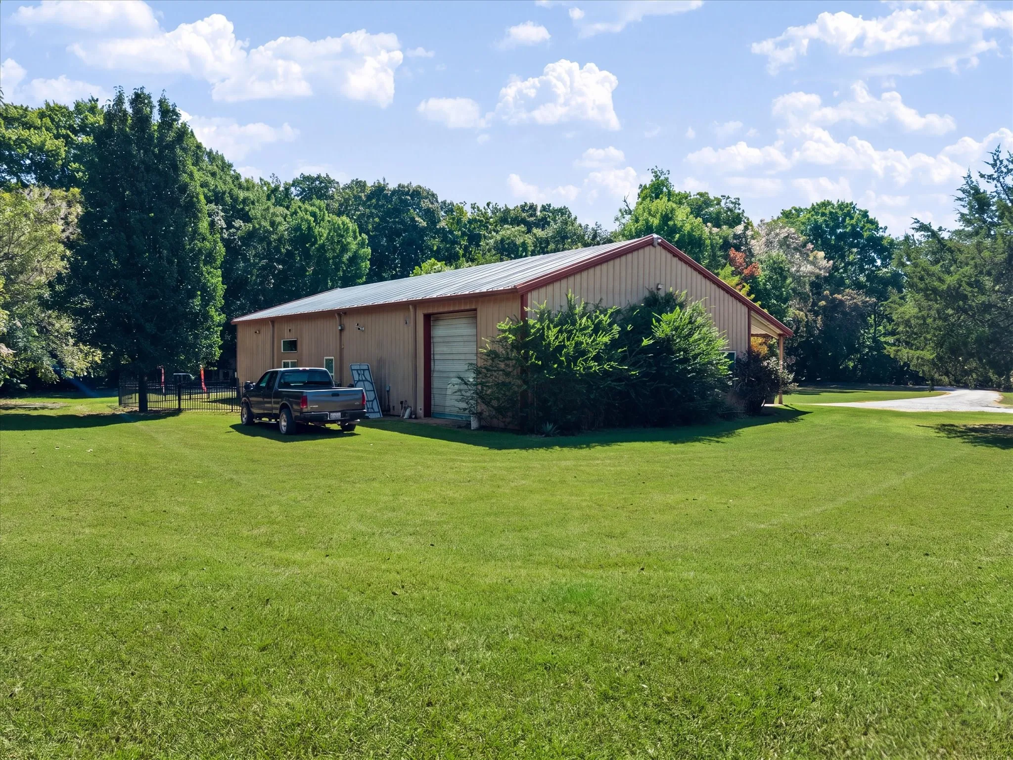 Single Family Residence For Sale in Collin County , 6747 County Road 424, Anna, Texas 75409, 3 Bedroom, 4 Bathroom, 2 Garage spaces, 3,319 Sqft, built in 2006, mls#21383515, Real Estate Agent in Anna, Homes For Sale in Collin county, Homes For Sale in Anna, Realtor in Anna Texas, Real Estate Brokerage Independent Realty Texas, Luminita Cordes Realtor