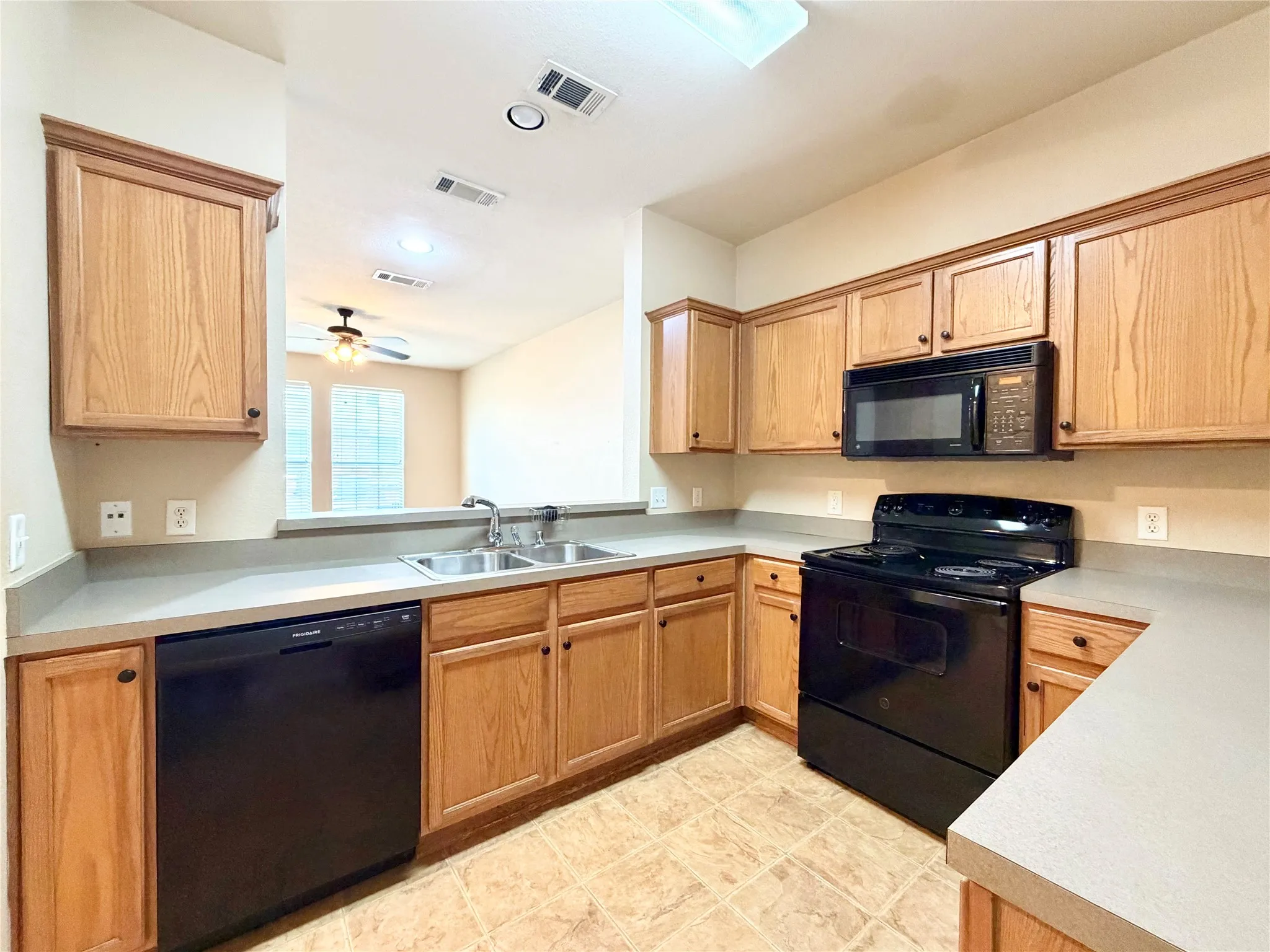 Condominium For Rent in Collin County , 2224 Stonepark Place, Mc Kinney, Texas 75071, 2 Bedroom, 3 Bathroom, 2 Garage spaces, 1,270 Sqft, built in 2006, mls#21384556, Real Estate Agent in Mc Kinney, Homes For Rent in Collin county, Homes For Rent in Mc Kinney, Realtor in Mc Kinney Texas, Real Estate Brokerage Independent Realty Texas, Luminita Cordes Realtor