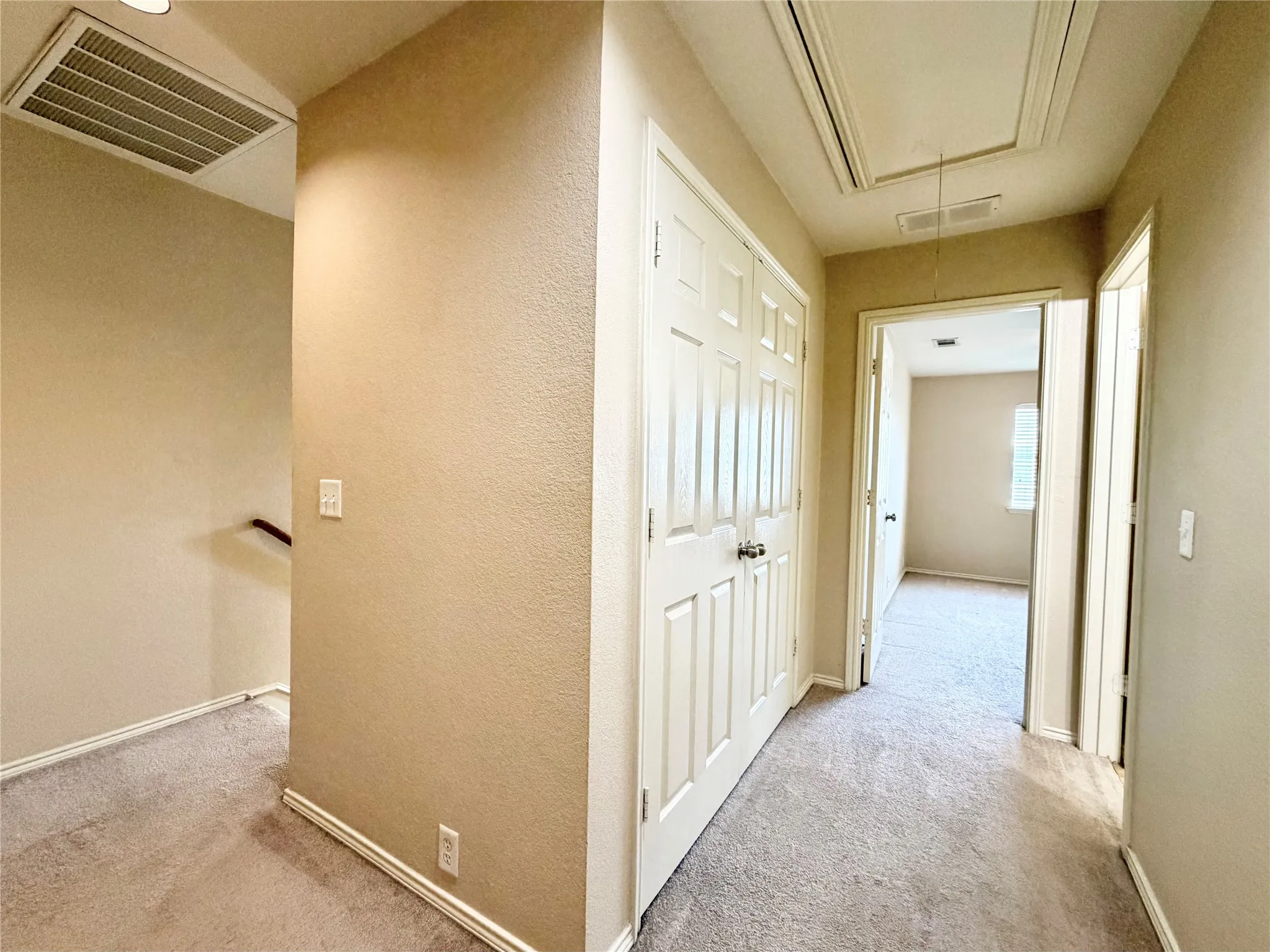 Hall to 2nd bedroom