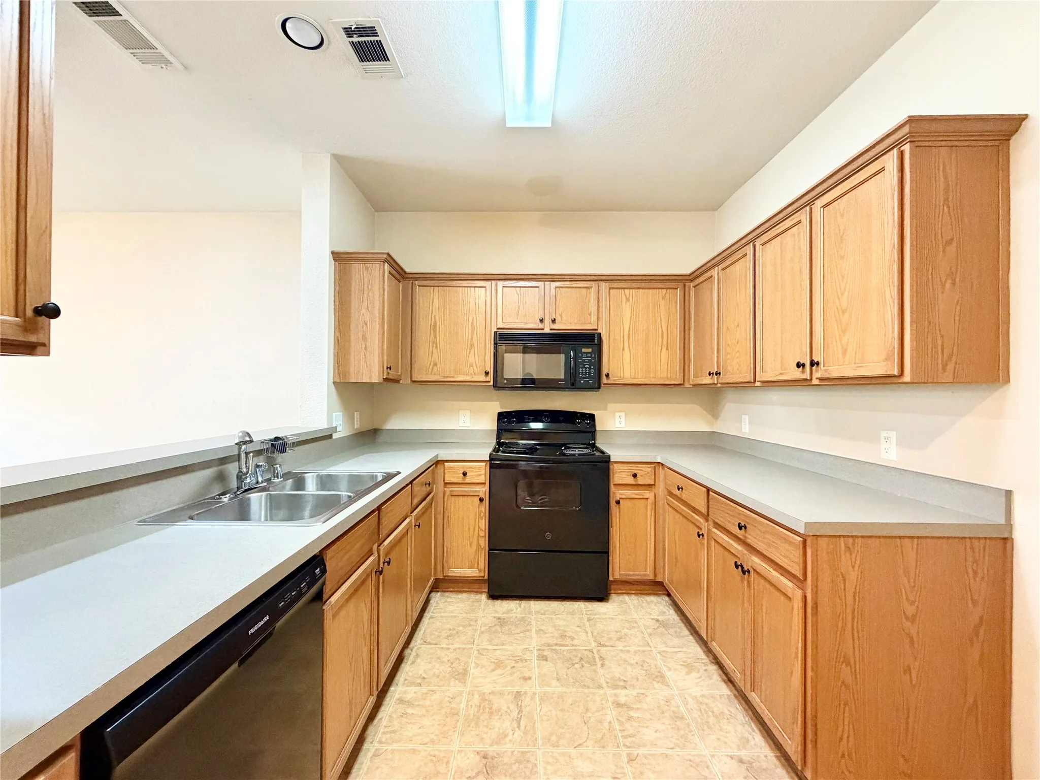 Condominium For Rent in Collin County , 2224 Stonepark Place, Mc Kinney, Texas 75071, 2 Bedroom, 3 Bathroom, 2 Garage spaces, 1,270 Sqft, built in 2006, mls#21384556, Real Estate Agent in Mc Kinney, Homes For Rent in Collin county, Homes For Rent in Mc Kinney, Realtor in Mc Kinney Texas, Real Estate Brokerage Independent Realty Texas, Luminita Cordes Realtor