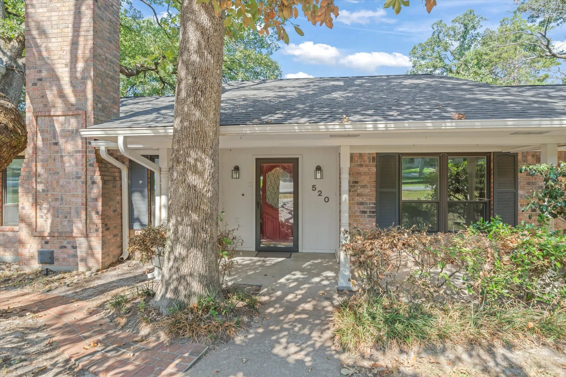 Single Family Residence For Sale in Smith County , 520 Dogwood Lane, Hideaway, Texas 75771, 3 Bedroom, 3 Bathroom, 2 Garage spaces, 1,990 Sqft, built in 1984, mls#21385028, Real Estate Agent in Hideaway, Homes For Sale in Smith county, Homes For Sale in Hideaway, Realtor in Hideaway Texas, Real Estate Brokerage Independent Realty Texas, Luminita Cordes Realtor