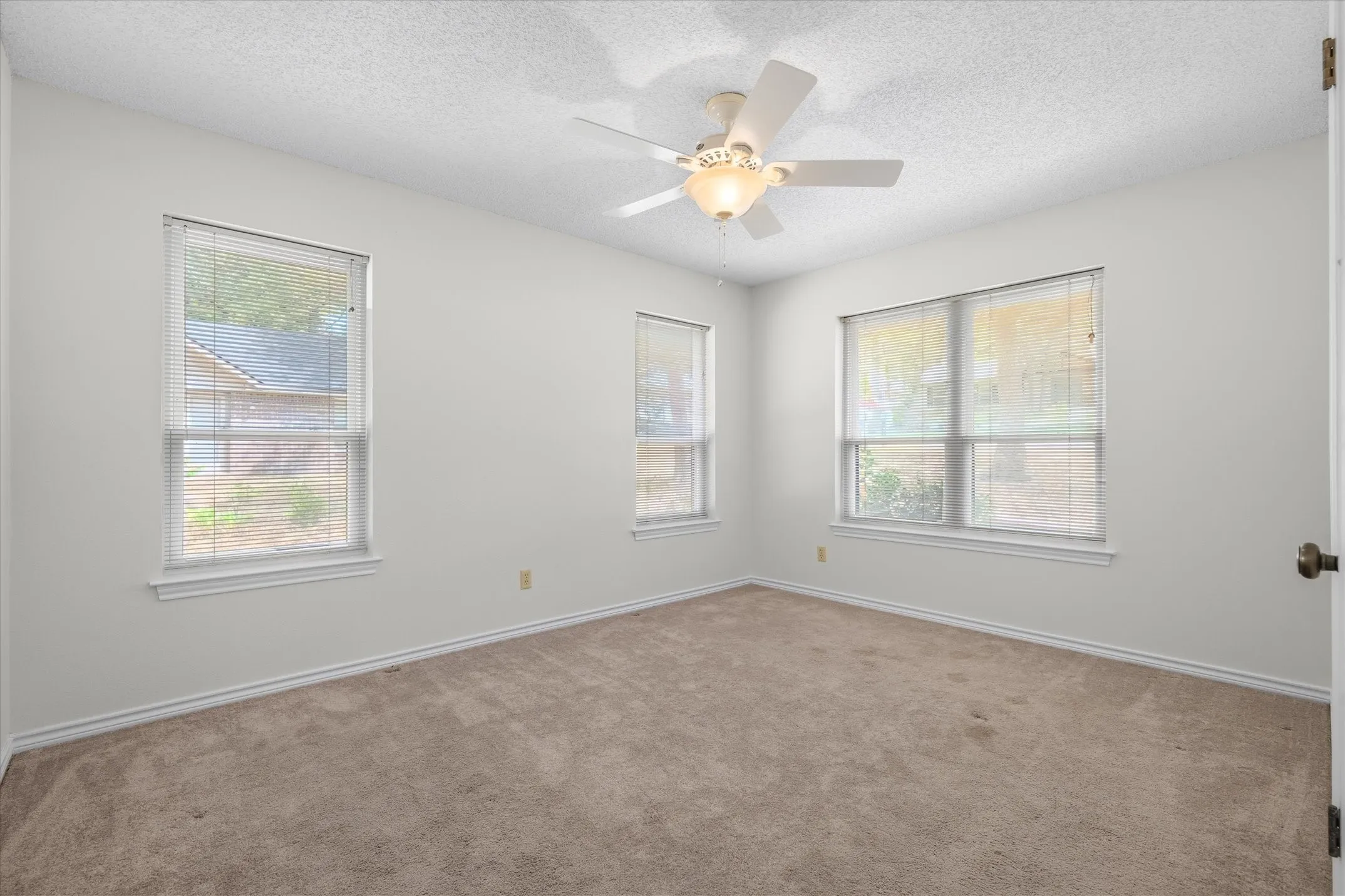Single Family Residence For Sale in Smith County , 520 Dogwood Lane, Hideaway, Texas 75771, 3 Bedroom, 3 Bathroom, 2 Garage spaces, 1,990 Sqft, built in 1984, mls#21385028, Real Estate Agent in Hideaway, Homes For Sale in Smith county, Homes For Sale in Hideaway, Realtor in Hideaway Texas, Real Estate Brokerage Independent Realty Texas, Luminita Cordes Realtor