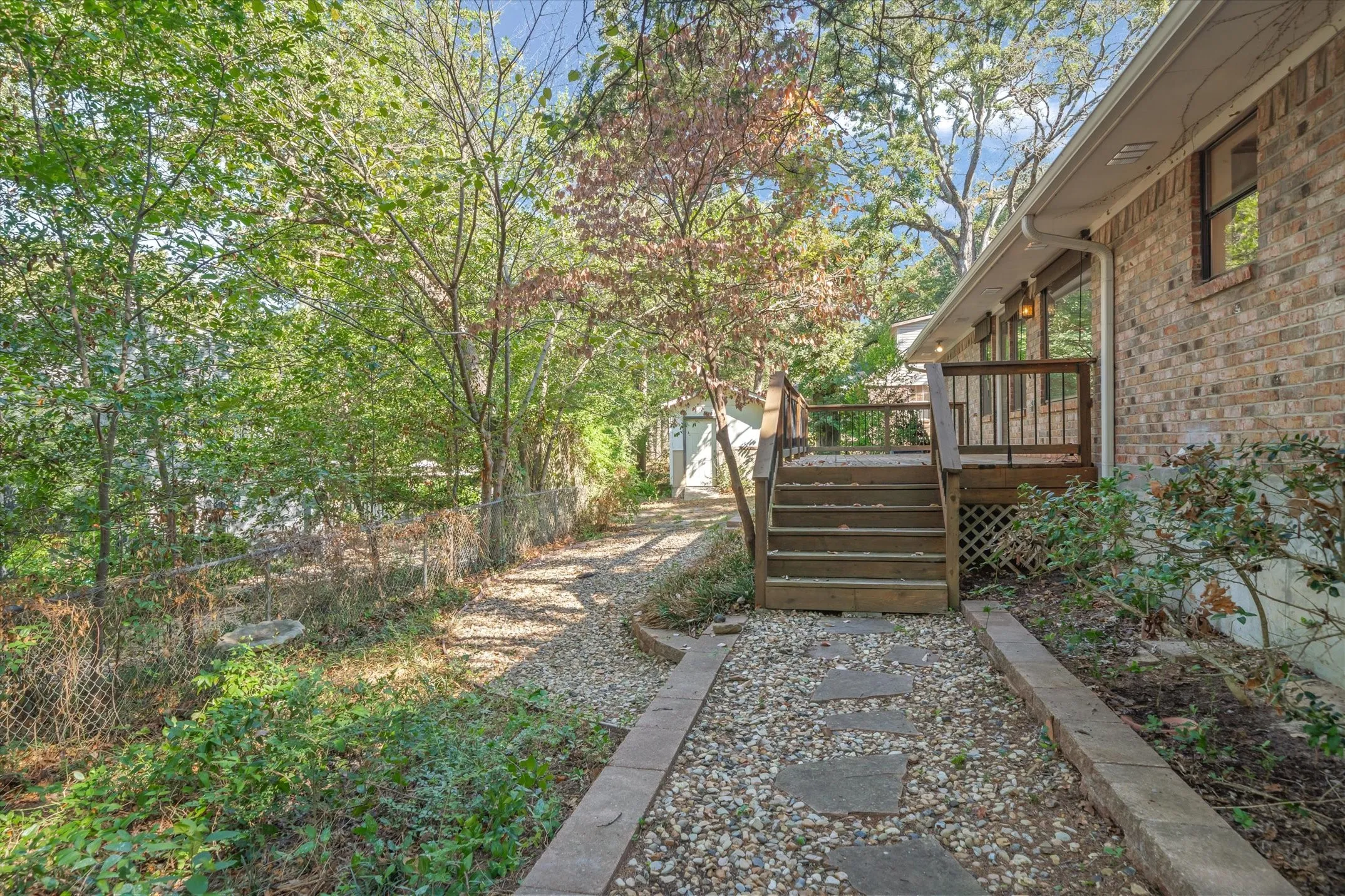 Single Family Residence For Sale in Smith County , 520 Dogwood Lane, Hideaway, Texas 75771, 3 Bedroom, 3 Bathroom, 2 Garage spaces, 1,990 Sqft, built in 1984, mls#21385028, Real Estate Agent in Hideaway, Homes For Sale in Smith county, Homes For Sale in Hideaway, Realtor in Hideaway Texas, Real Estate Brokerage Independent Realty Texas, Luminita Cordes Realtor