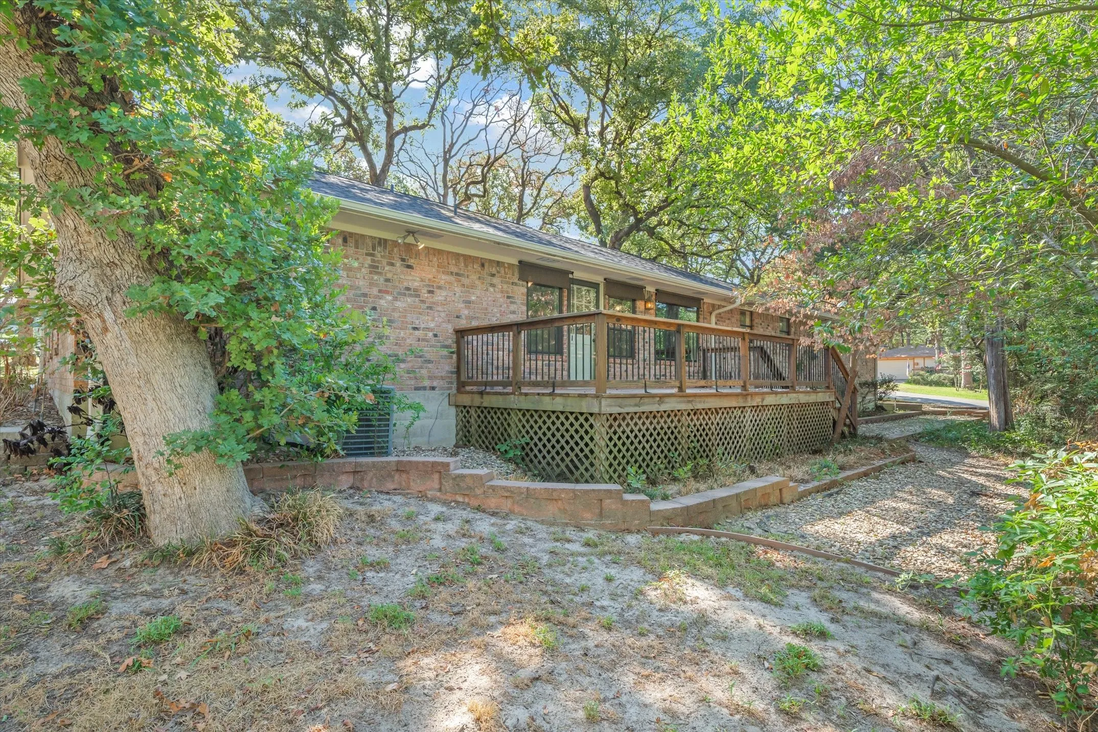 Single Family Residence For Sale in Smith County , 520 Dogwood Lane, Hideaway, Texas 75771, 3 Bedroom, 3 Bathroom, 2 Garage spaces, 1,990 Sqft, built in 1984, mls#21385028, Real Estate Agent in Hideaway, Homes For Sale in Smith county, Homes For Sale in Hideaway, Realtor in Hideaway Texas, Real Estate Brokerage Independent Realty Texas, Luminita Cordes Realtor