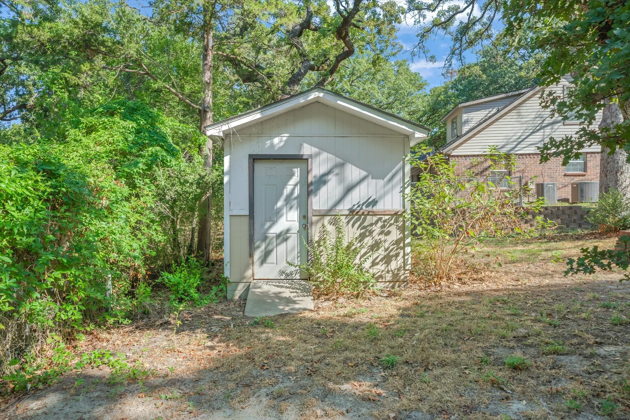 Single Family Residence For Sale in Smith County , 520 Dogwood Lane, Hideaway, Texas 75771, 3 Bedroom, 3 Bathroom, 2 Garage spaces, 1,990 Sqft, built in 1984, mls#21385028, Real Estate Agent in Hideaway, Homes For Sale in Smith county, Homes For Sale in Hideaway, Realtor in Hideaway Texas, Real Estate Brokerage Independent Realty Texas, Luminita Cordes Realtor