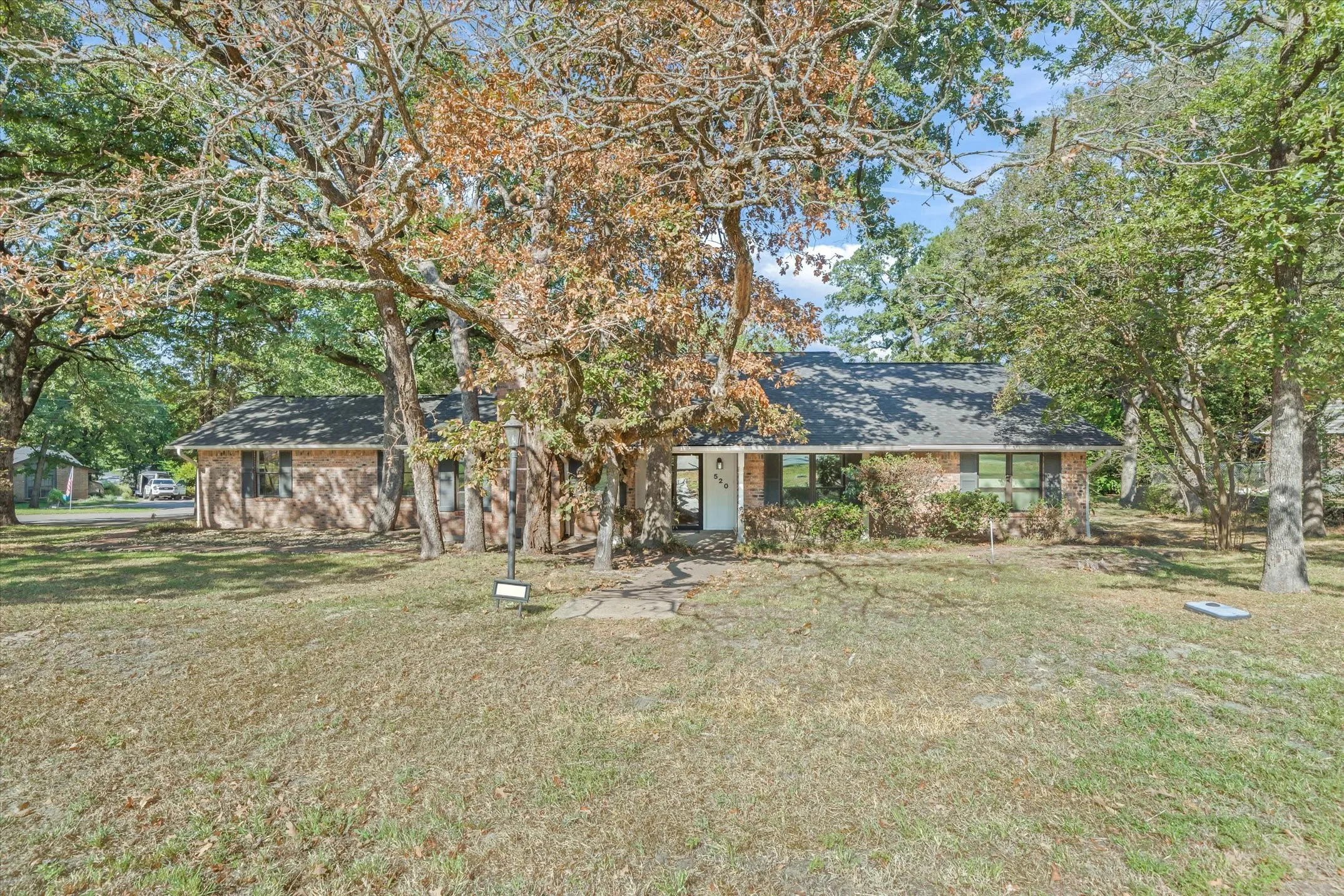 Single Family Residence For Sale in Smith County , 520 Dogwood Lane, Hideaway, Texas 75771, 3 Bedroom, 3 Bathroom, 2 Garage spaces, 1,990 Sqft, built in 1984, mls#21385028, Real Estate Agent in Hideaway, Homes For Sale in Smith county, Homes For Sale in Hideaway, Realtor in Hideaway Texas, Real Estate Brokerage Independent Realty Texas, Luminita Cordes Realtor