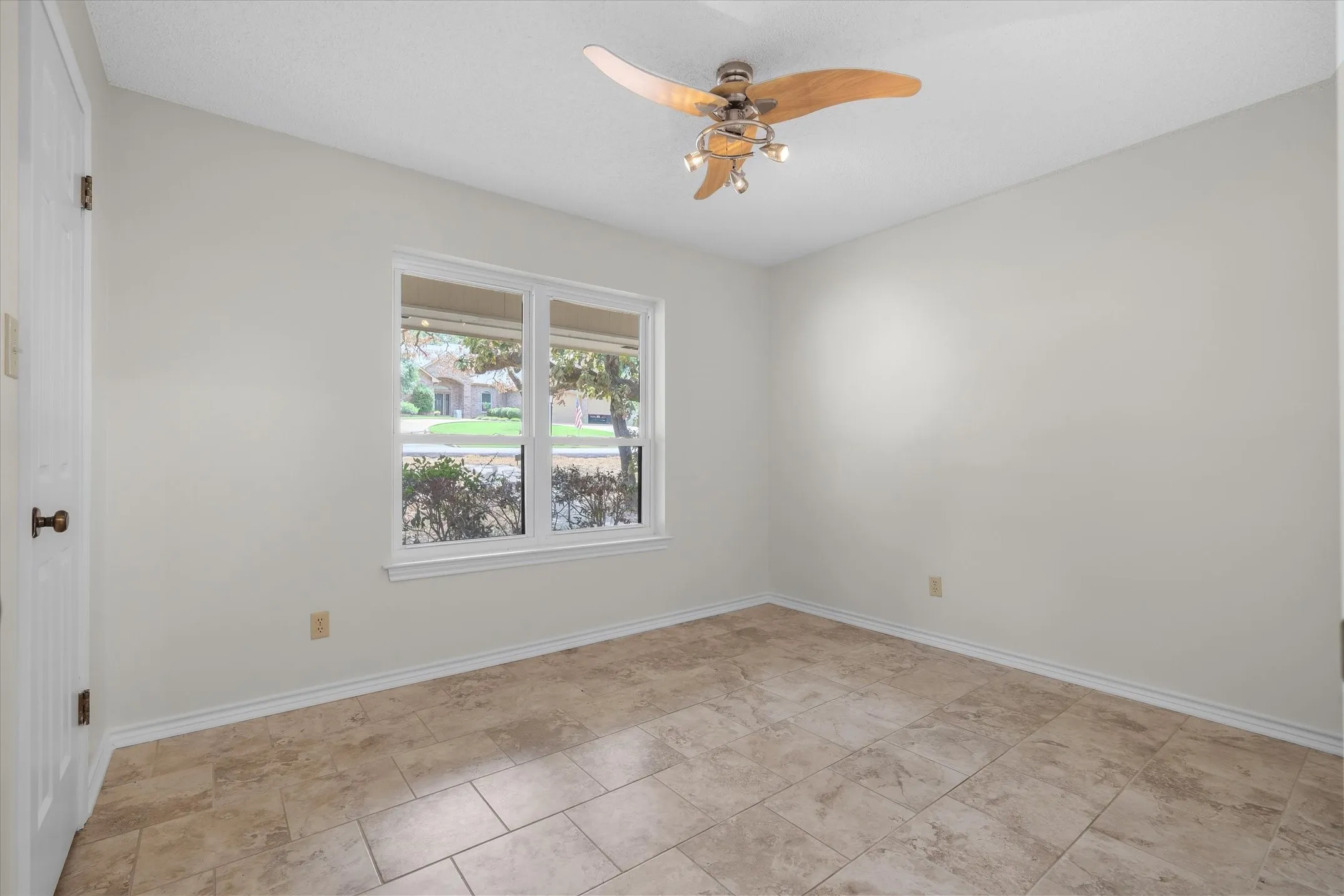 Single Family Residence For Sale in Smith County , 520 Dogwood Lane, Hideaway, Texas 75771, 3 Bedroom, 3 Bathroom, 2 Garage spaces, 1,990 Sqft, built in 1984, mls#21385028, Real Estate Agent in Hideaway, Homes For Sale in Smith county, Homes For Sale in Hideaway, Realtor in Hideaway Texas, Real Estate Brokerage Independent Realty Texas, Luminita Cordes Realtor