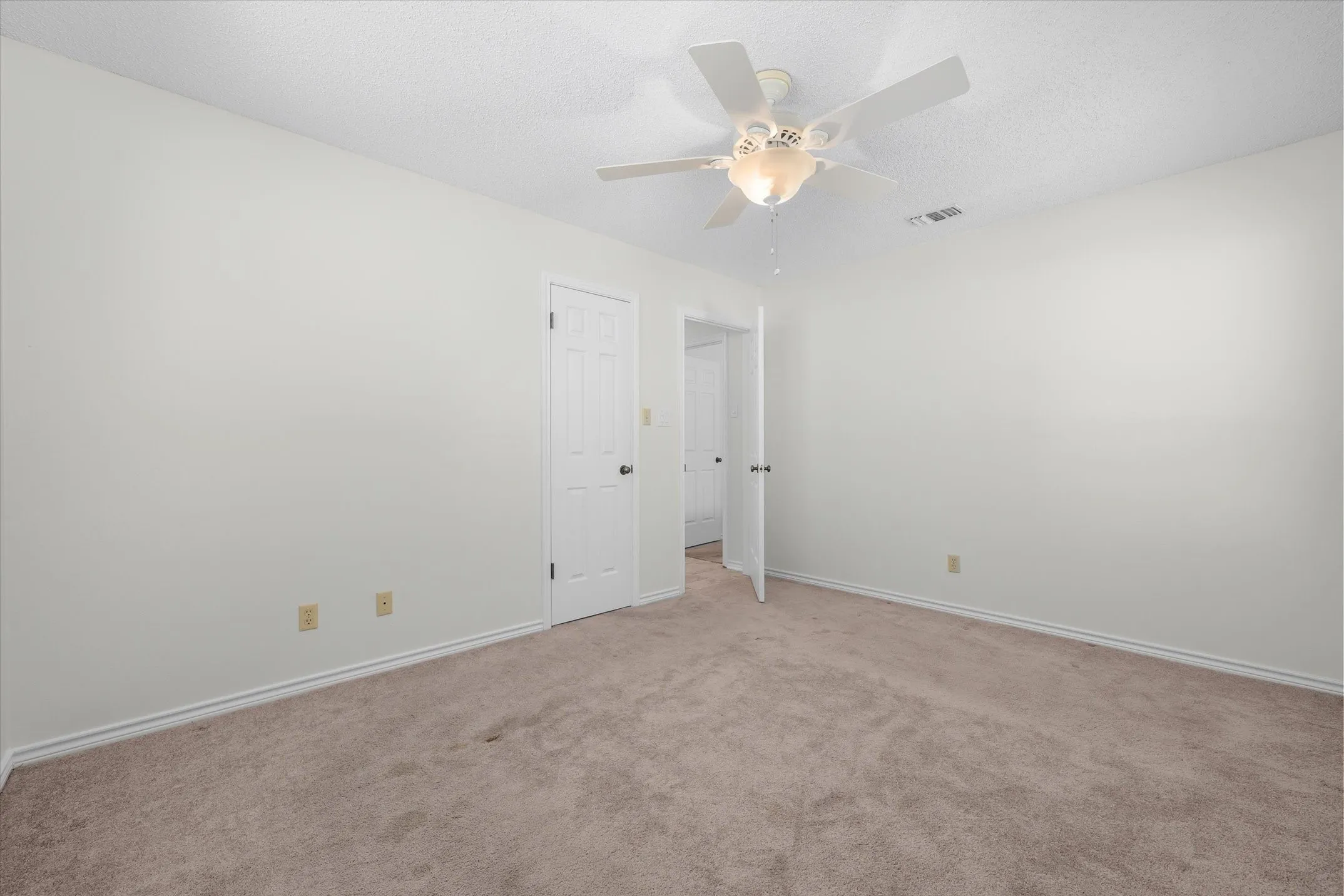 Single Family Residence For Sale in Smith County , 520 Dogwood Lane, Hideaway, Texas 75771, 3 Bedroom, 3 Bathroom, 2 Garage spaces, 1,990 Sqft, built in 1984, mls#21385028, Real Estate Agent in Hideaway, Homes For Sale in Smith county, Homes For Sale in Hideaway, Realtor in Hideaway Texas, Real Estate Brokerage Independent Realty Texas, Luminita Cordes Realtor