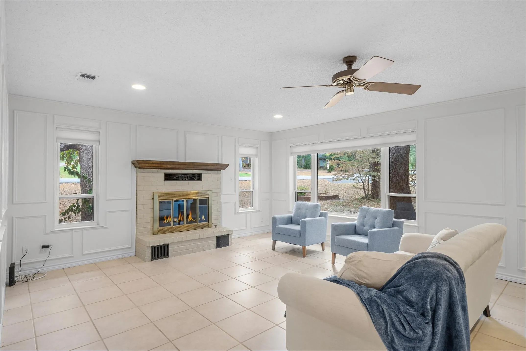 Single Family Residence For Sale in Smith County , 520 Dogwood Lane, Hideaway, Texas 75771, 3 Bedroom, 3 Bathroom, 2 Garage spaces, 1,990 Sqft, built in 1984, mls#21385028, Real Estate Agent in Hideaway, Homes For Sale in Smith county, Homes For Sale in Hideaway, Realtor in Hideaway Texas, Real Estate Brokerage Independent Realty Texas, Luminita Cordes Realtor