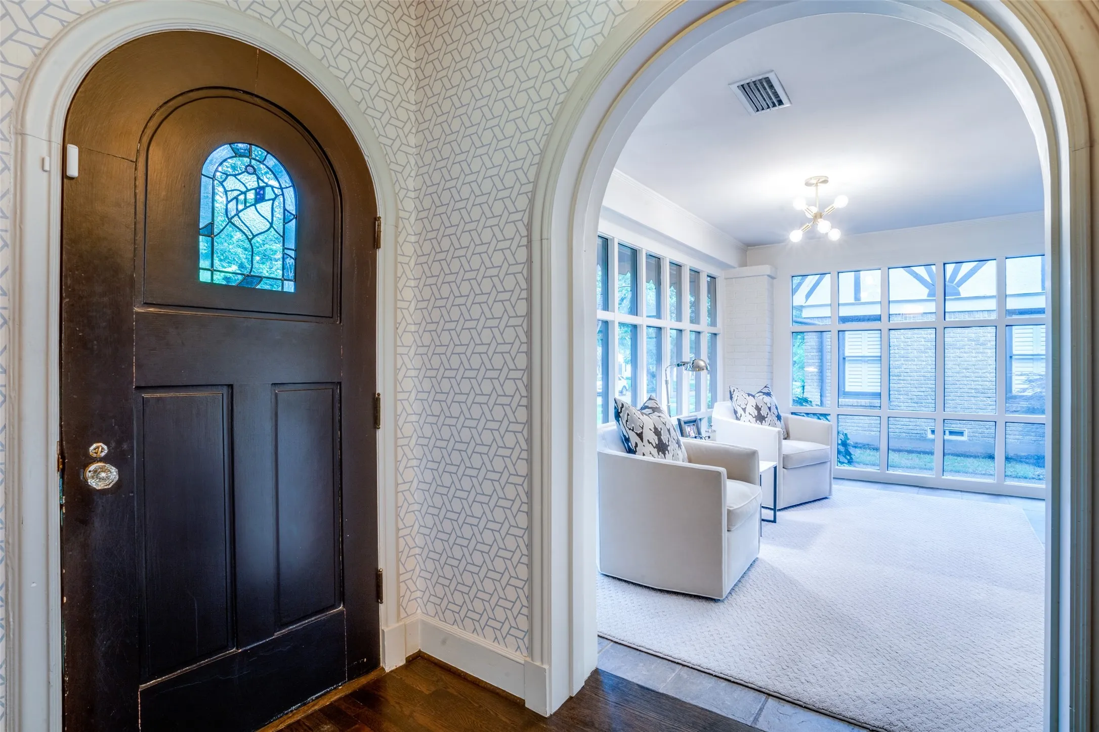 Single Family Residence For Rent in Dallas County , 5422 Merrimac Avenue, Dallas, Texas 75206, 3 Bedroom, 2 Bathroom, 2 Garage spaces, 2,496 Sqft, built in 1927, mls#21382514, Real Estate Agent in Dallas, Homes For Rent in Dallas county, Homes For Rent in Dallas, Realtor in Dallas Texas, Real Estate Brokerage Independent Realty Texas, Luminita Cordes Realtor