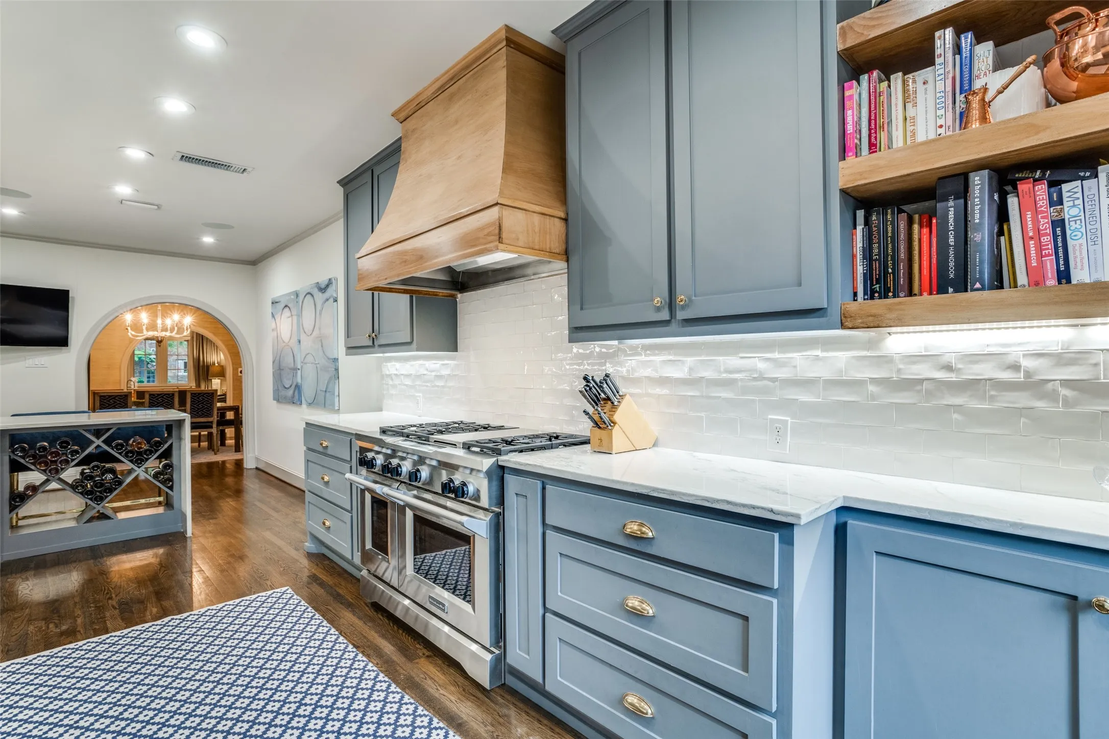 Single Family Residence For Rent in Dallas County , 5422 Merrimac Avenue, Dallas, Texas 75206, 3 Bedroom, 2 Bathroom, 2 Garage spaces, 2,496 Sqft, built in 1927, mls#21382514, Real Estate Agent in Dallas, Homes For Rent in Dallas county, Homes For Rent in Dallas, Realtor in Dallas Texas, Real Estate Brokerage Independent Realty Texas, Luminita Cordes Realtor