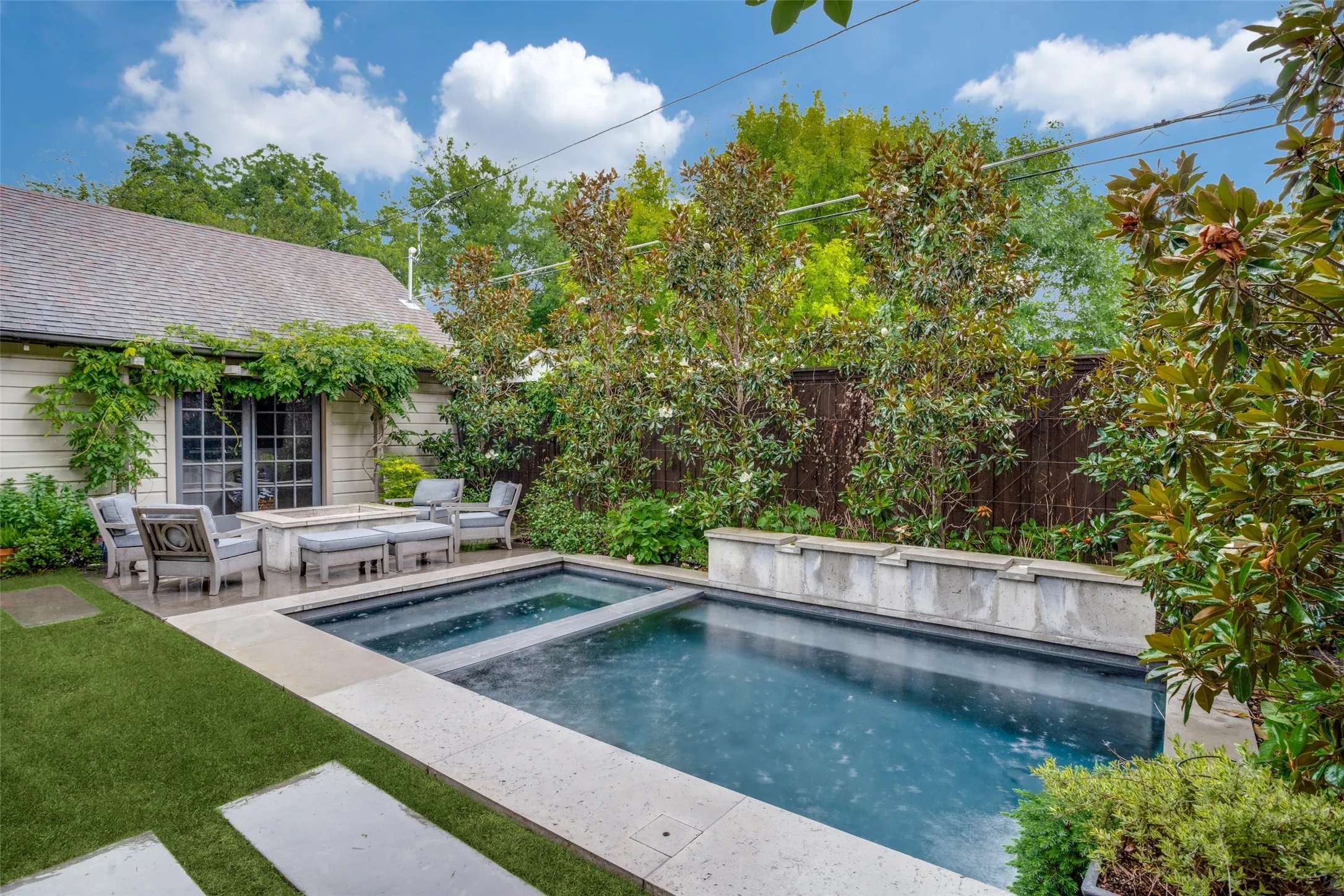 Single Family Residence For Rent in Dallas County , 5422 Merrimac Avenue, Dallas, Texas 75206, 3 Bedroom, 2 Bathroom, 2 Garage spaces, 2,496 Sqft, built in 1927, mls#21382514, Real Estate Agent in Dallas, Homes For Rent in Dallas county, Homes For Rent in Dallas, Realtor in Dallas Texas, Real Estate Brokerage Independent Realty Texas, Luminita Cordes Realtor