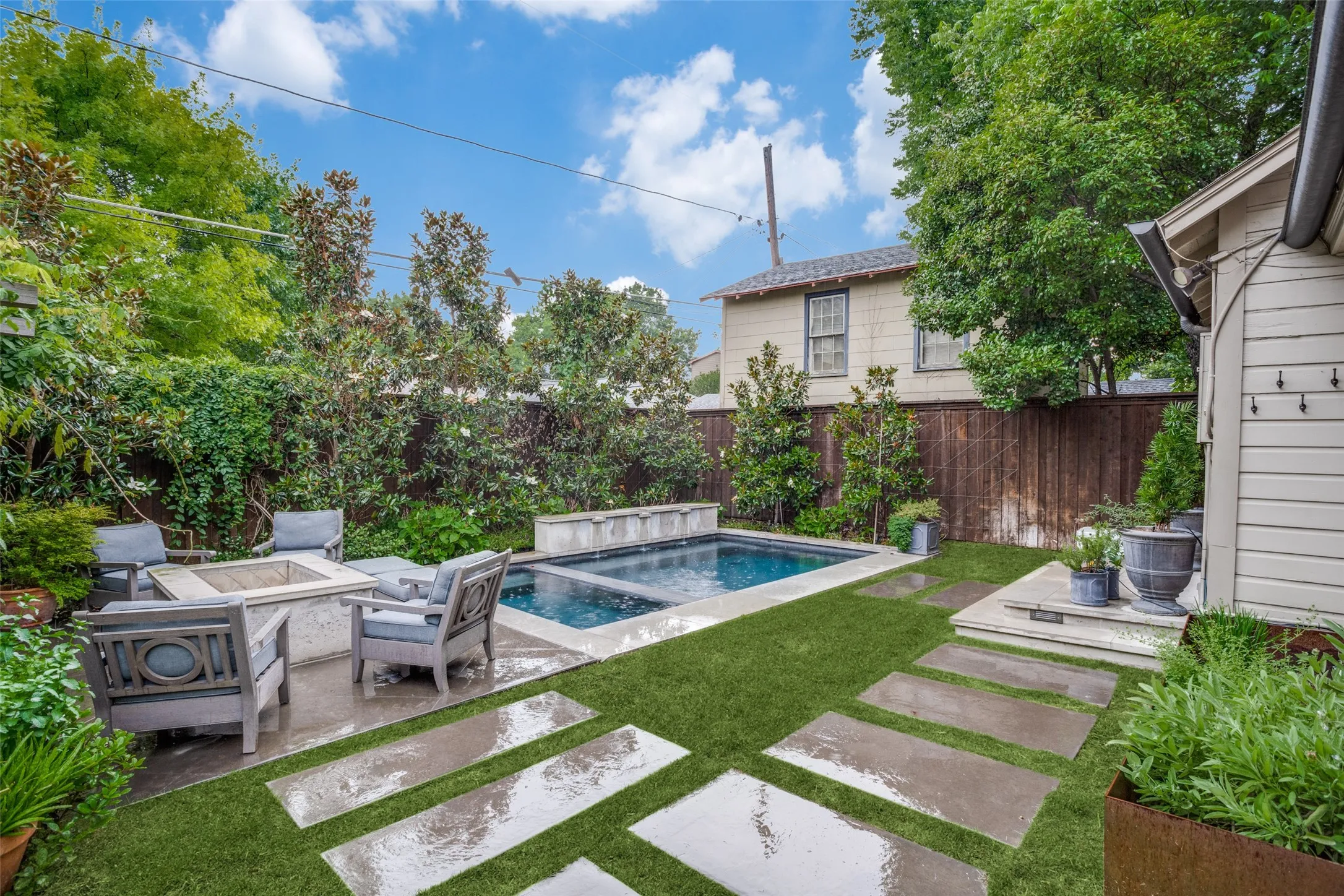 Single Family Residence For Rent in Dallas County , 5422 Merrimac Avenue, Dallas, Texas 75206, 3 Bedroom, 2 Bathroom, 2 Garage spaces, 2,496 Sqft, built in 1927, mls#21382514, Real Estate Agent in Dallas, Homes For Rent in Dallas county, Homes For Rent in Dallas, Realtor in Dallas Texas, Real Estate Brokerage Independent Realty Texas, Luminita Cordes Realtor