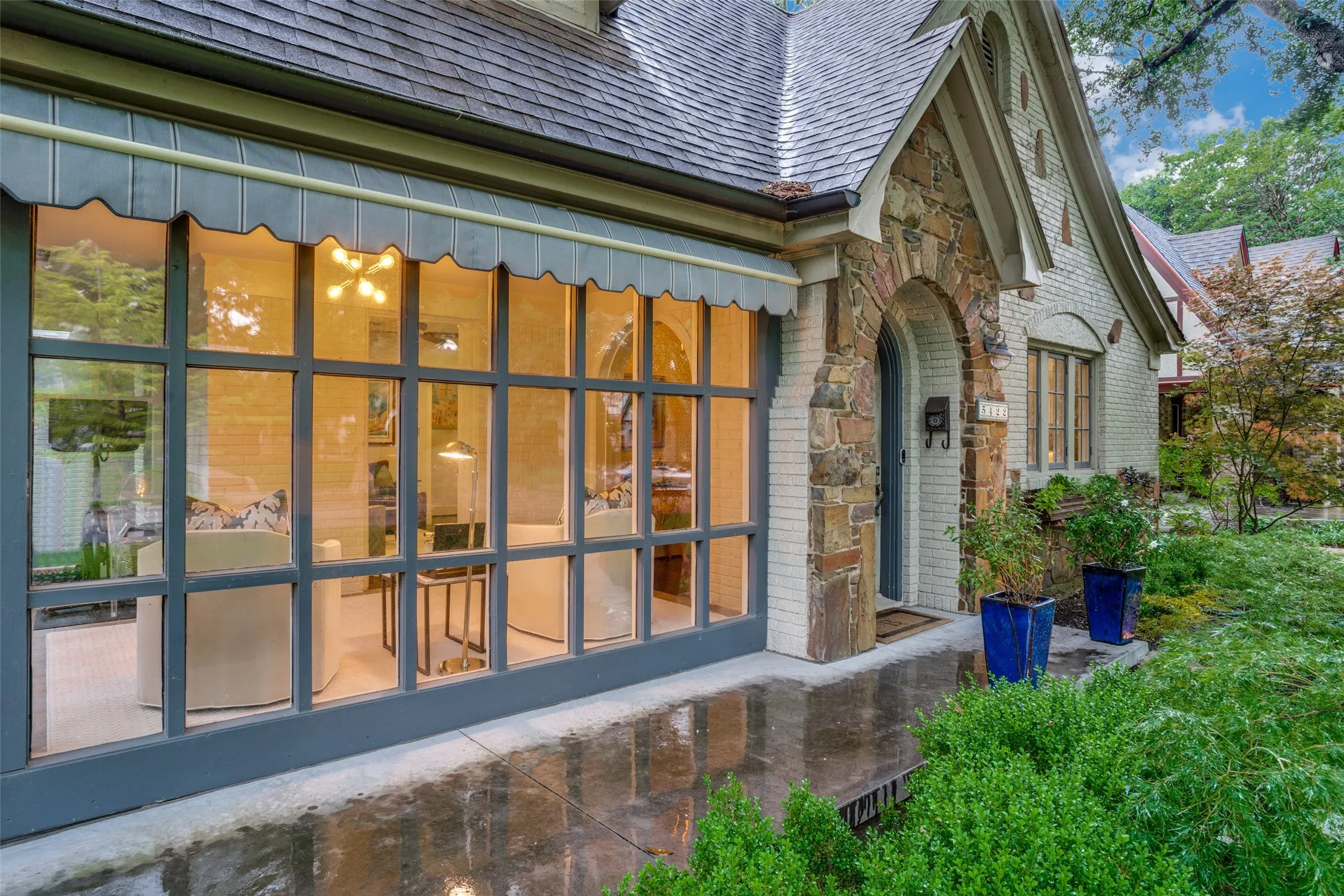 Single Family Residence For Rent in Dallas County , 5422 Merrimac Avenue, Dallas, Texas 75206, 3 Bedroom, 2 Bathroom, 2 Garage spaces, 2,496 Sqft, built in 1927, mls#21382514, Real Estate Agent in Dallas, Homes For Rent in Dallas county, Homes For Rent in Dallas, Realtor in Dallas Texas, Real Estate Brokerage Independent Realty Texas, Luminita Cordes Realtor