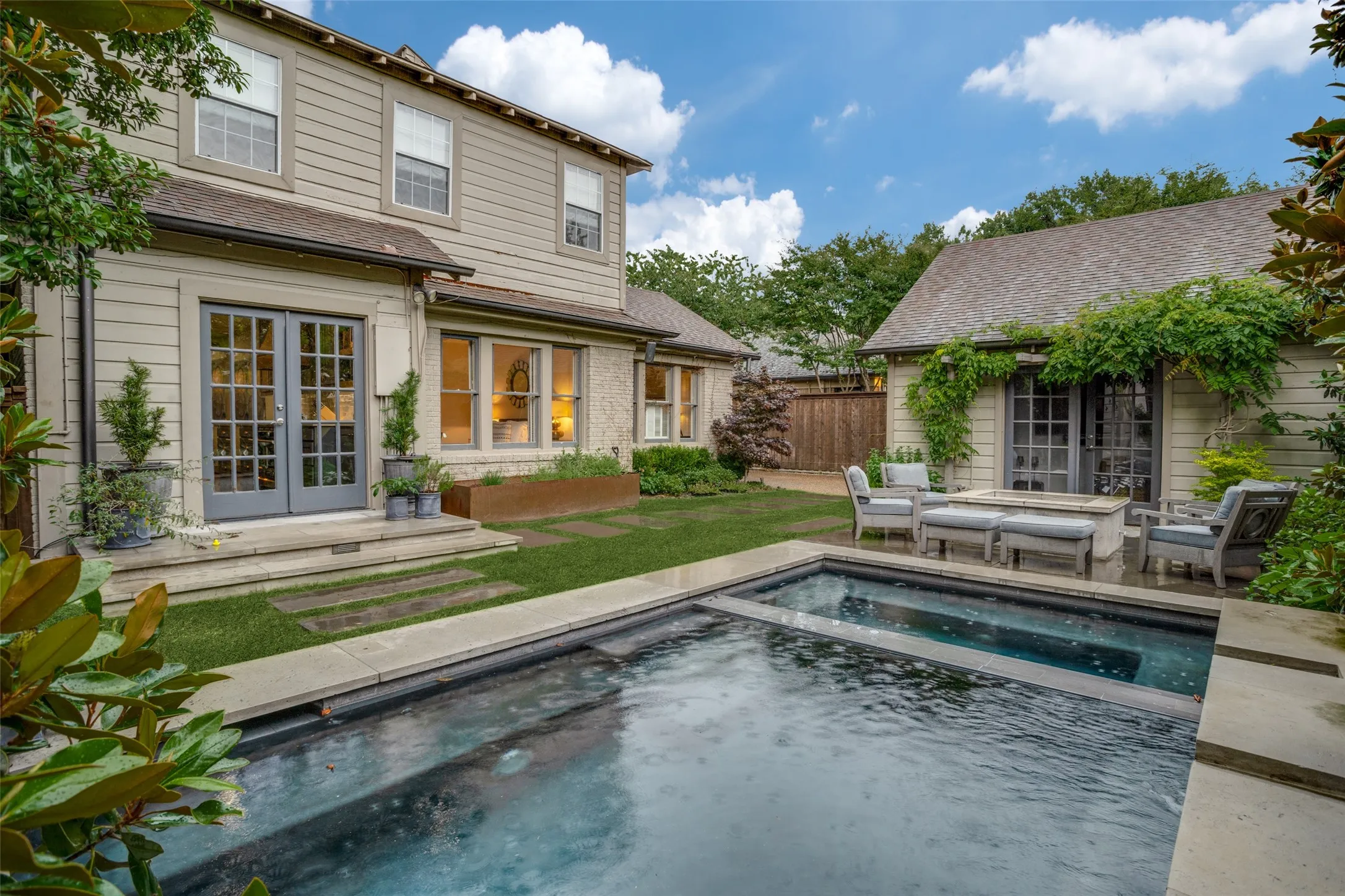 Single Family Residence For Rent in Dallas County , 5422 Merrimac Avenue, Dallas, Texas 75206, 3 Bedroom, 2 Bathroom, 2 Garage spaces, 2,496 Sqft, built in 1927, mls#21382514, Real Estate Agent in Dallas, Homes For Rent in Dallas county, Homes For Rent in Dallas, Realtor in Dallas Texas, Real Estate Brokerage Independent Realty Texas, Luminita Cordes Realtor