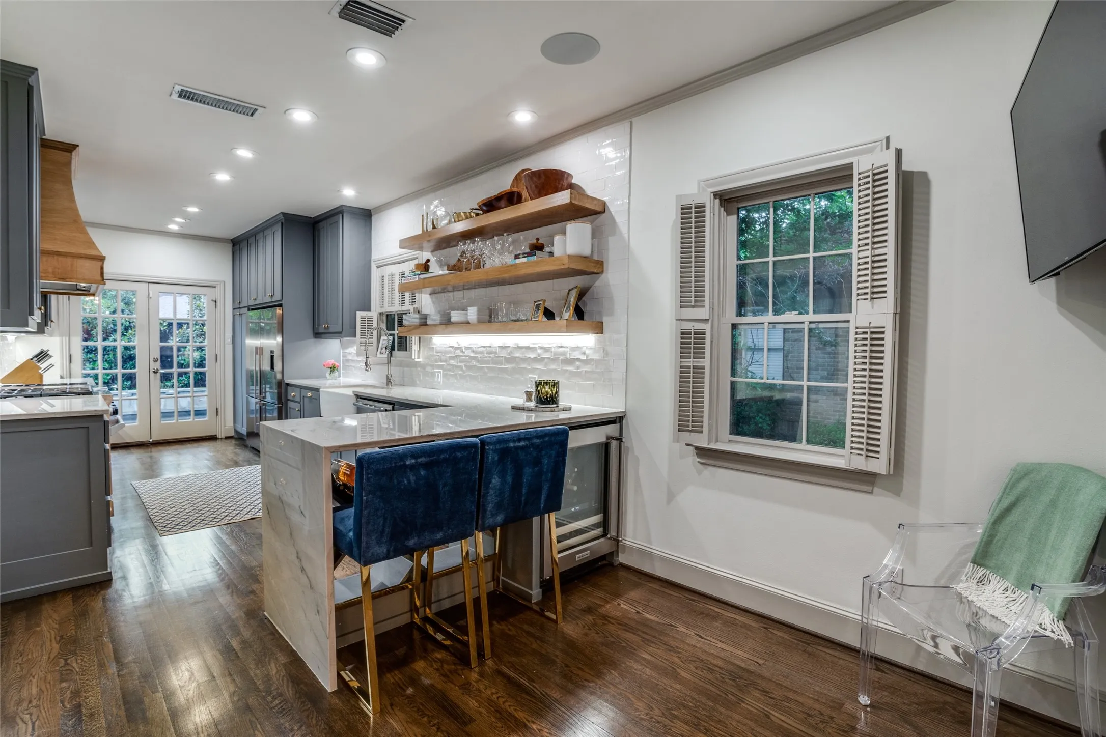 Single Family Residence For Rent in Dallas County , 5422 Merrimac Avenue, Dallas, Texas 75206, 3 Bedroom, 2 Bathroom, 2 Garage spaces, 2,496 Sqft, built in 1927, mls#21382514, Real Estate Agent in Dallas, Homes For Rent in Dallas county, Homes For Rent in Dallas, Realtor in Dallas Texas, Real Estate Brokerage Independent Realty Texas, Luminita Cordes Realtor