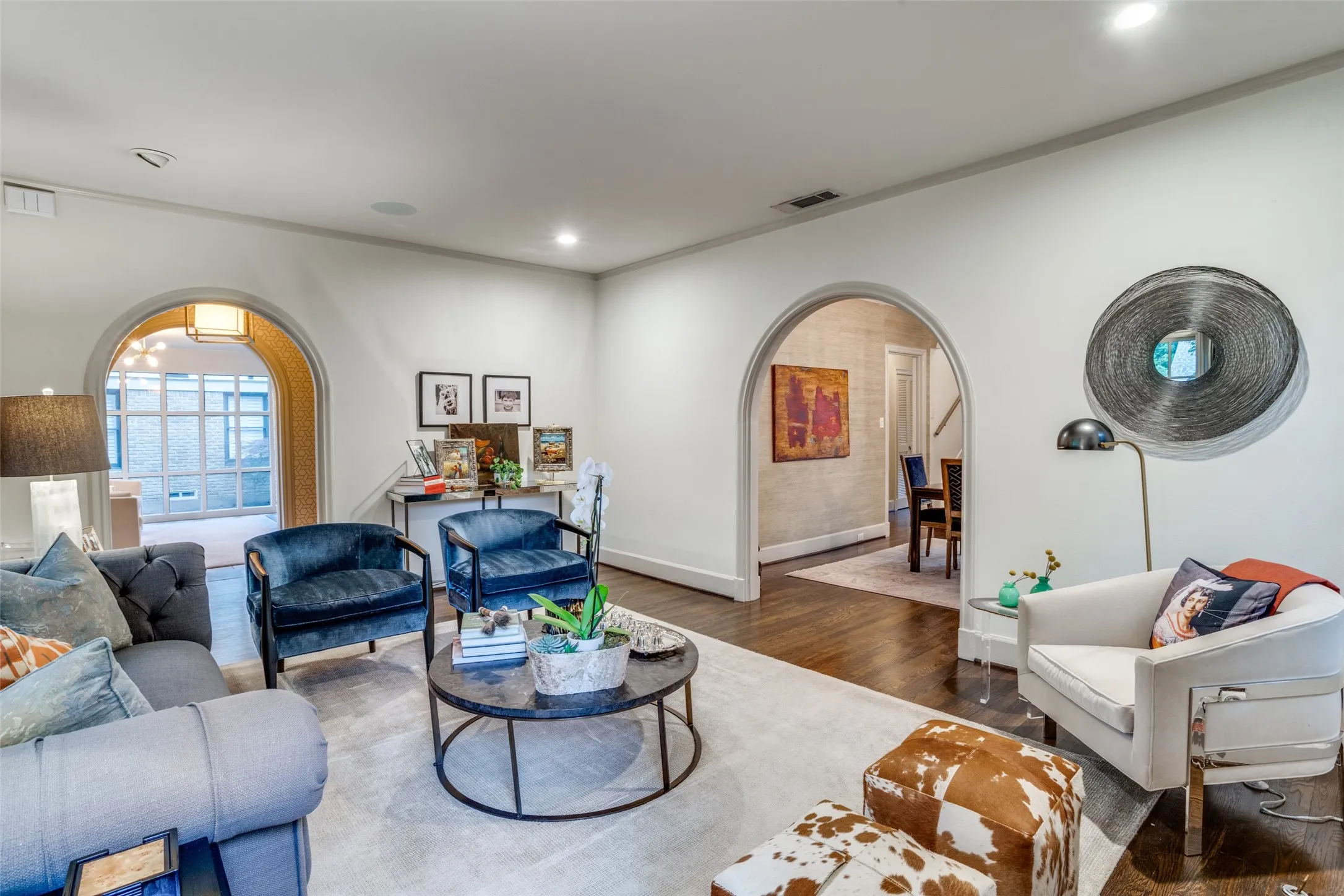 Single Family Residence For Rent in Dallas County , 5422 Merrimac Avenue, Dallas, Texas 75206, 3 Bedroom, 2 Bathroom, 2 Garage spaces, 2,496 Sqft, built in 1927, mls#21382514, Real Estate Agent in Dallas, Homes For Rent in Dallas county, Homes For Rent in Dallas, Realtor in Dallas Texas, Real Estate Brokerage Independent Realty Texas, Luminita Cordes Realtor