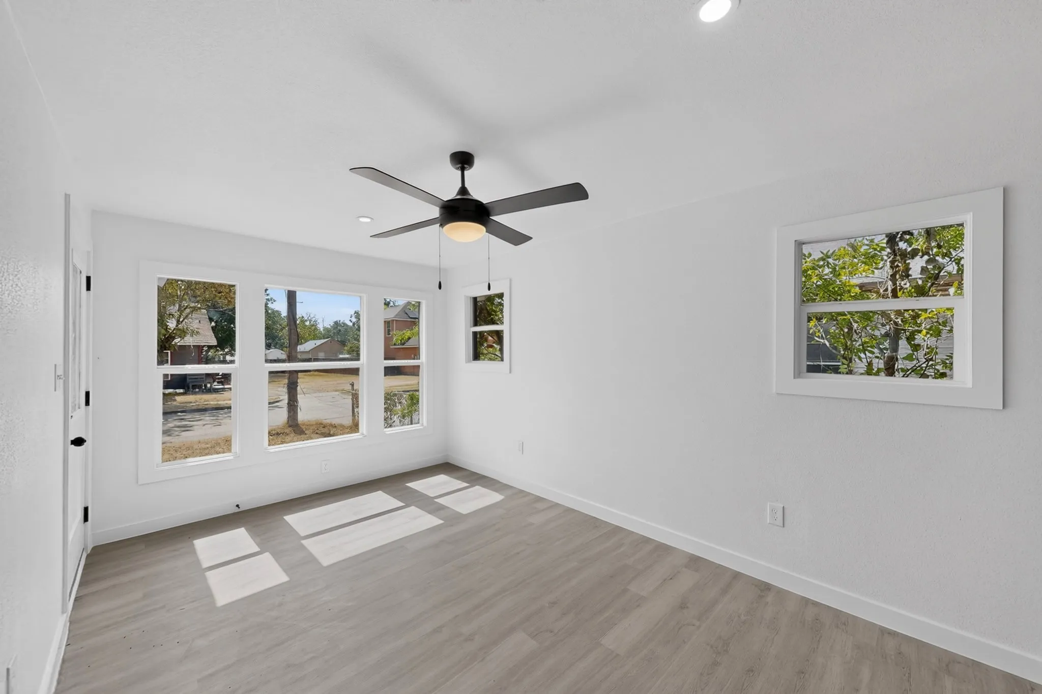 Single Family Residence For Sale in Dallas County , 4427 Frank Street, Dallas, Texas 75210, 3 Bedroom, 2 Bathroom, Garage spaces, 1,223 Sqft, built in 1921, mls#21385042, Real Estate Agent in Dallas, Homes For Sale in Dallas county, Homes For Sale in Dallas, Realtor in Dallas Texas, Real Estate Brokerage Independent Realty Texas, Luminita Cordes Realtor