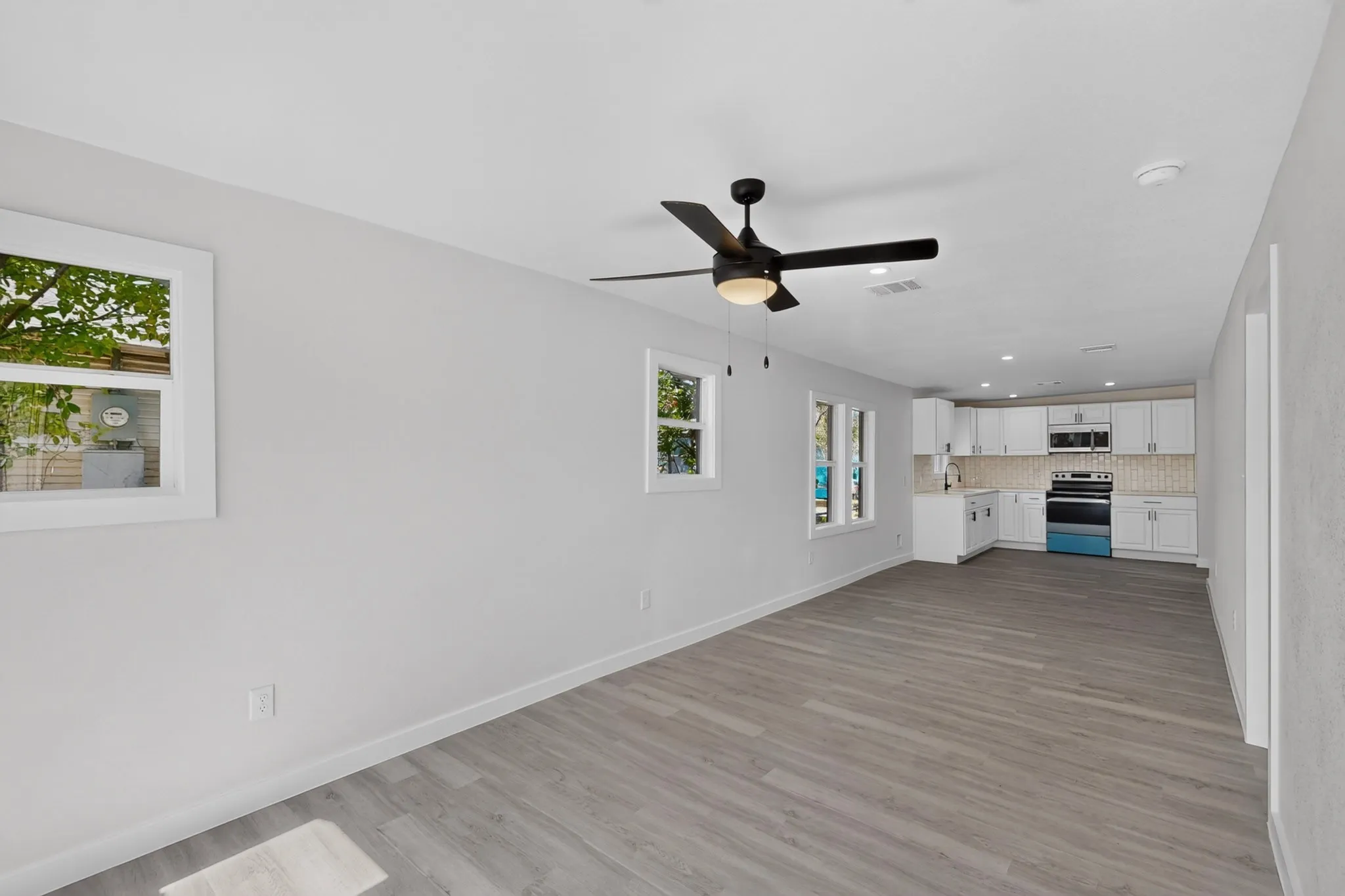 Single Family Residence For Sale in Dallas County , 4427 Frank Street, Dallas, Texas 75210, 3 Bedroom, 2 Bathroom, Garage spaces, 1,223 Sqft, built in 1921, mls#21385042, Real Estate Agent in Dallas, Homes For Sale in Dallas county, Homes For Sale in Dallas, Realtor in Dallas Texas, Real Estate Brokerage Independent Realty Texas, Luminita Cordes Realtor