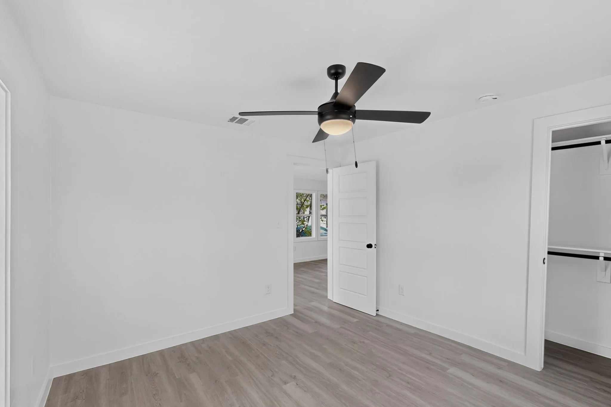 Single Family Residence For Sale in Dallas County , 4427 Frank Street, Dallas, Texas 75210, 3 Bedroom, 2 Bathroom, Garage spaces, 1,223 Sqft, built in 1921, mls#21385042, Real Estate Agent in Dallas, Homes For Sale in Dallas county, Homes For Sale in Dallas, Realtor in Dallas Texas, Real Estate Brokerage Independent Realty Texas, Luminita Cordes Realtor