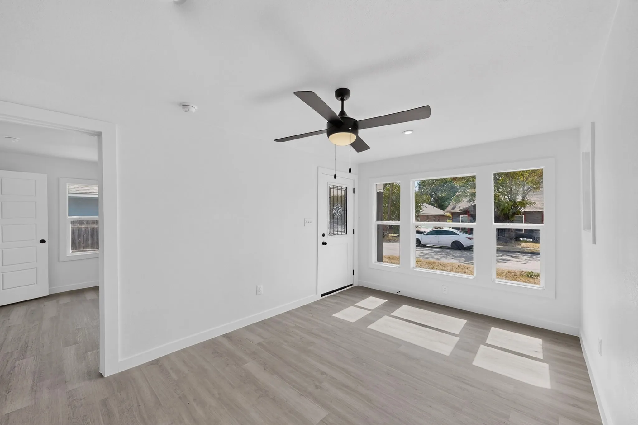 Single Family Residence For Sale in Dallas County , 4427 Frank Street, Dallas, Texas 75210, 3 Bedroom, 2 Bathroom, Garage spaces, 1,223 Sqft, built in 1921, mls#21385042, Real Estate Agent in Dallas, Homes For Sale in Dallas county, Homes For Sale in Dallas, Realtor in Dallas Texas, Real Estate Brokerage Independent Realty Texas, Luminita Cordes Realtor
