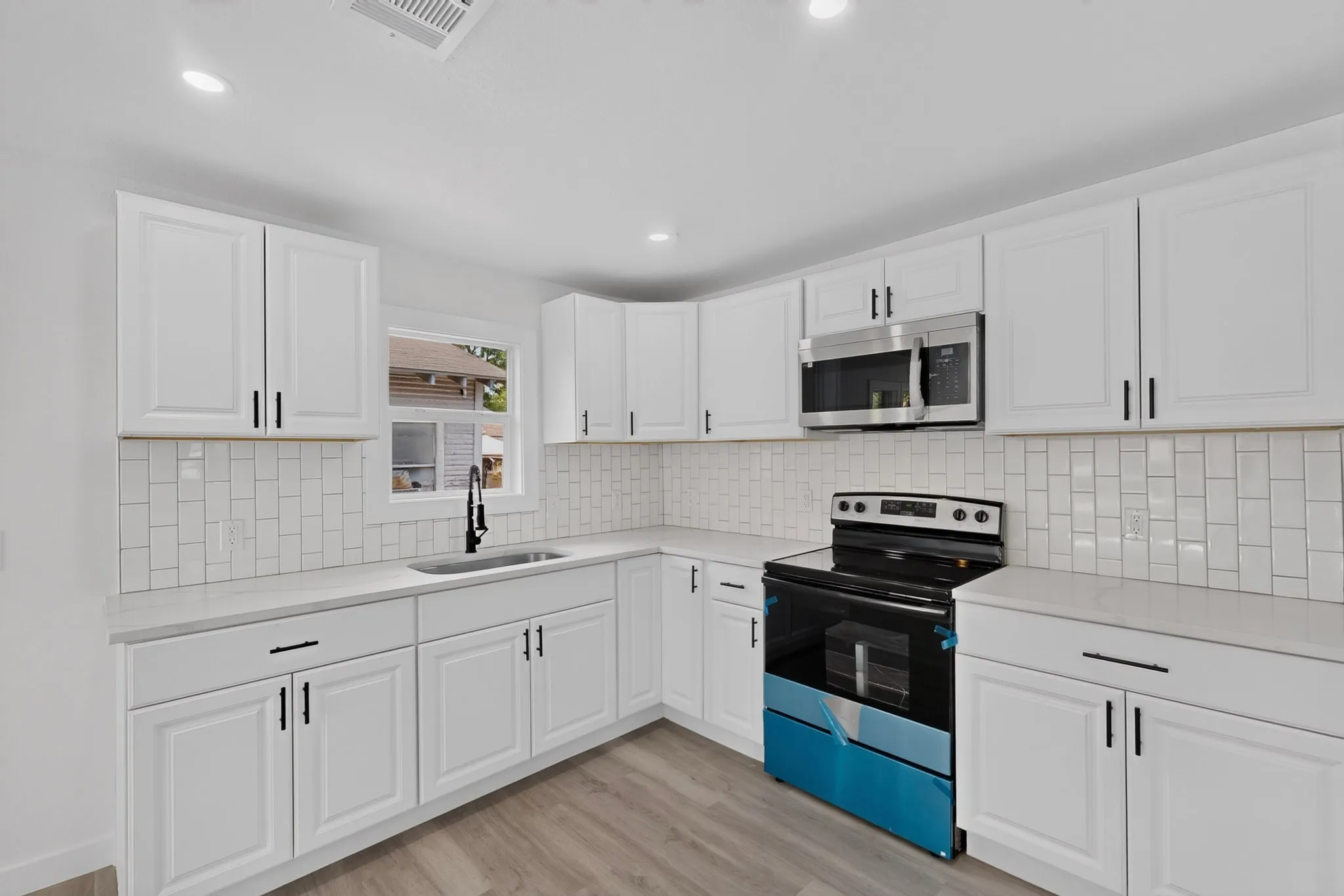 Single Family Residence For Sale in Dallas County , 4427 Frank Street, Dallas, Texas 75210, 3 Bedroom, 2 Bathroom, Garage spaces, 1,223 Sqft, built in 1921, mls#21385042, Real Estate Agent in Dallas, Homes For Sale in Dallas county, Homes For Sale in Dallas, Realtor in Dallas Texas, Real Estate Brokerage Independent Realty Texas, Luminita Cordes Realtor