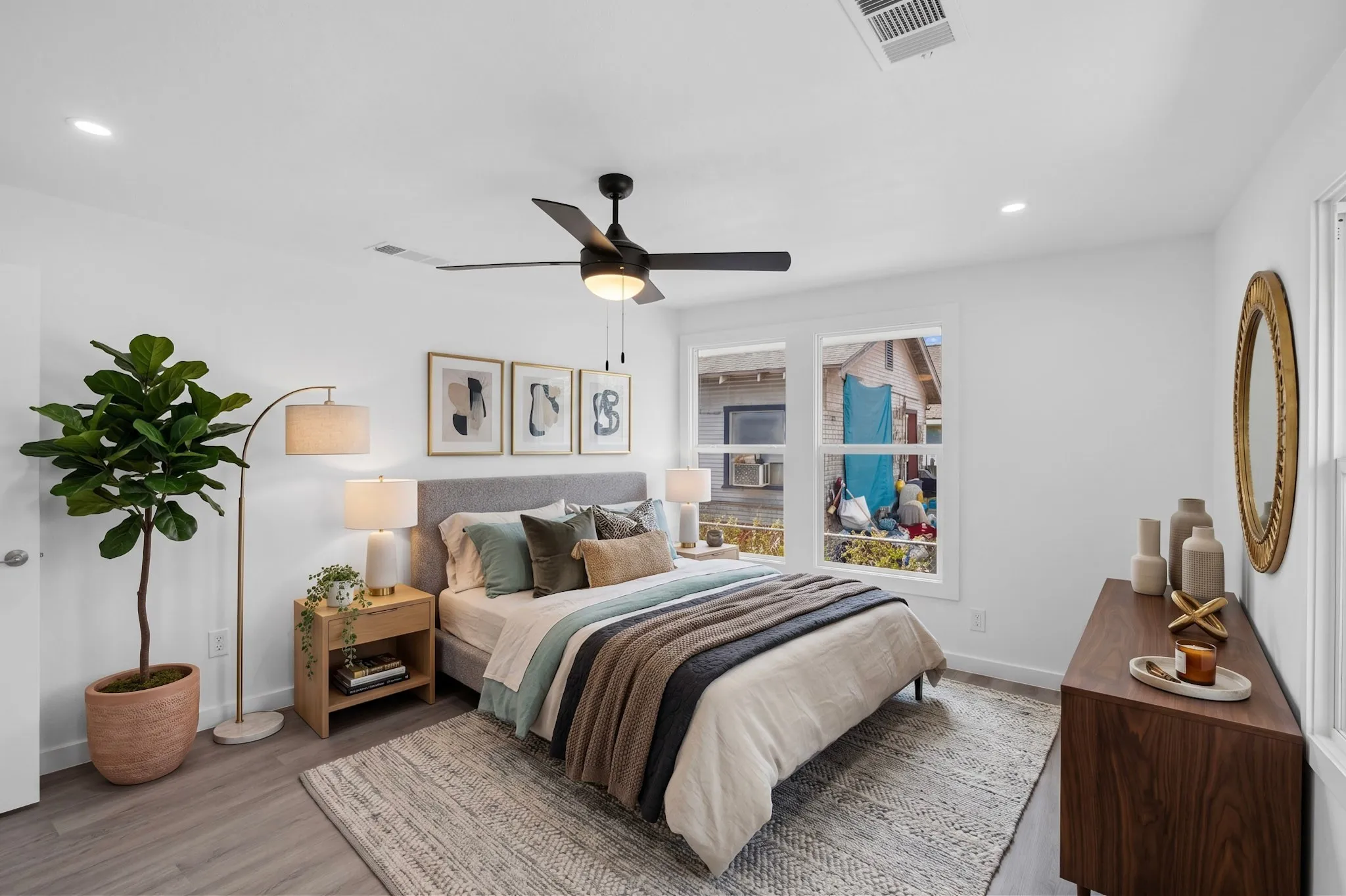 Single Family Residence For Sale in Dallas County , 4427 Frank Street, Dallas, Texas 75210, 3 Bedroom, 2 Bathroom, Garage spaces, 1,223 Sqft, built in 1921, mls#21385042, Real Estate Agent in Dallas, Homes For Sale in Dallas county, Homes For Sale in Dallas, Realtor in Dallas Texas, Real Estate Brokerage Independent Realty Texas, Luminita Cordes Realtor