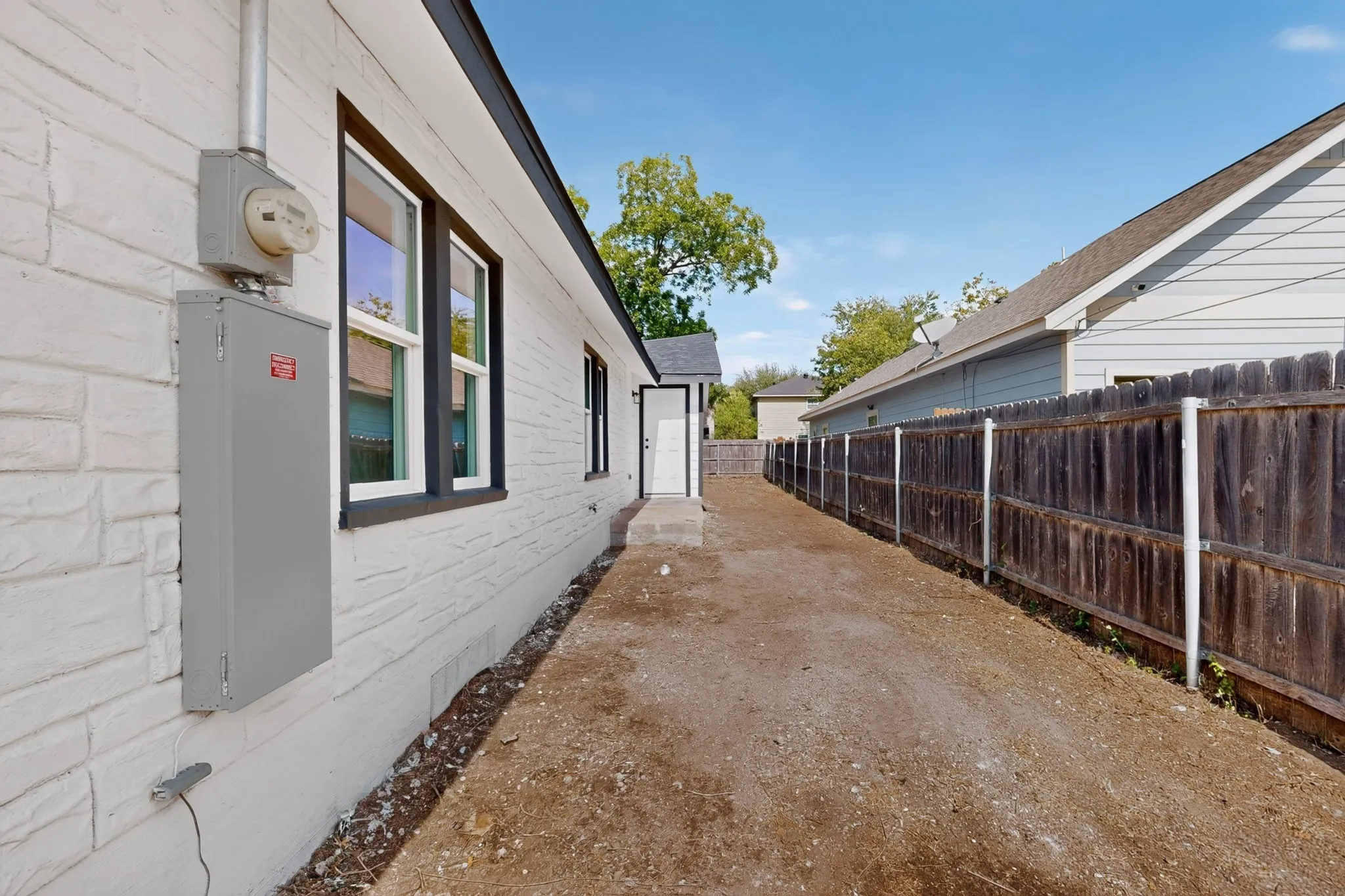 Single Family Residence For Sale in Dallas County , 4427 Frank Street, Dallas, Texas 75210, 3 Bedroom, 2 Bathroom, Garage spaces, 1,223 Sqft, built in 1921, mls#21385042, Real Estate Agent in Dallas, Homes For Sale in Dallas county, Homes For Sale in Dallas, Realtor in Dallas Texas, Real Estate Brokerage Independent Realty Texas, Luminita Cordes Realtor