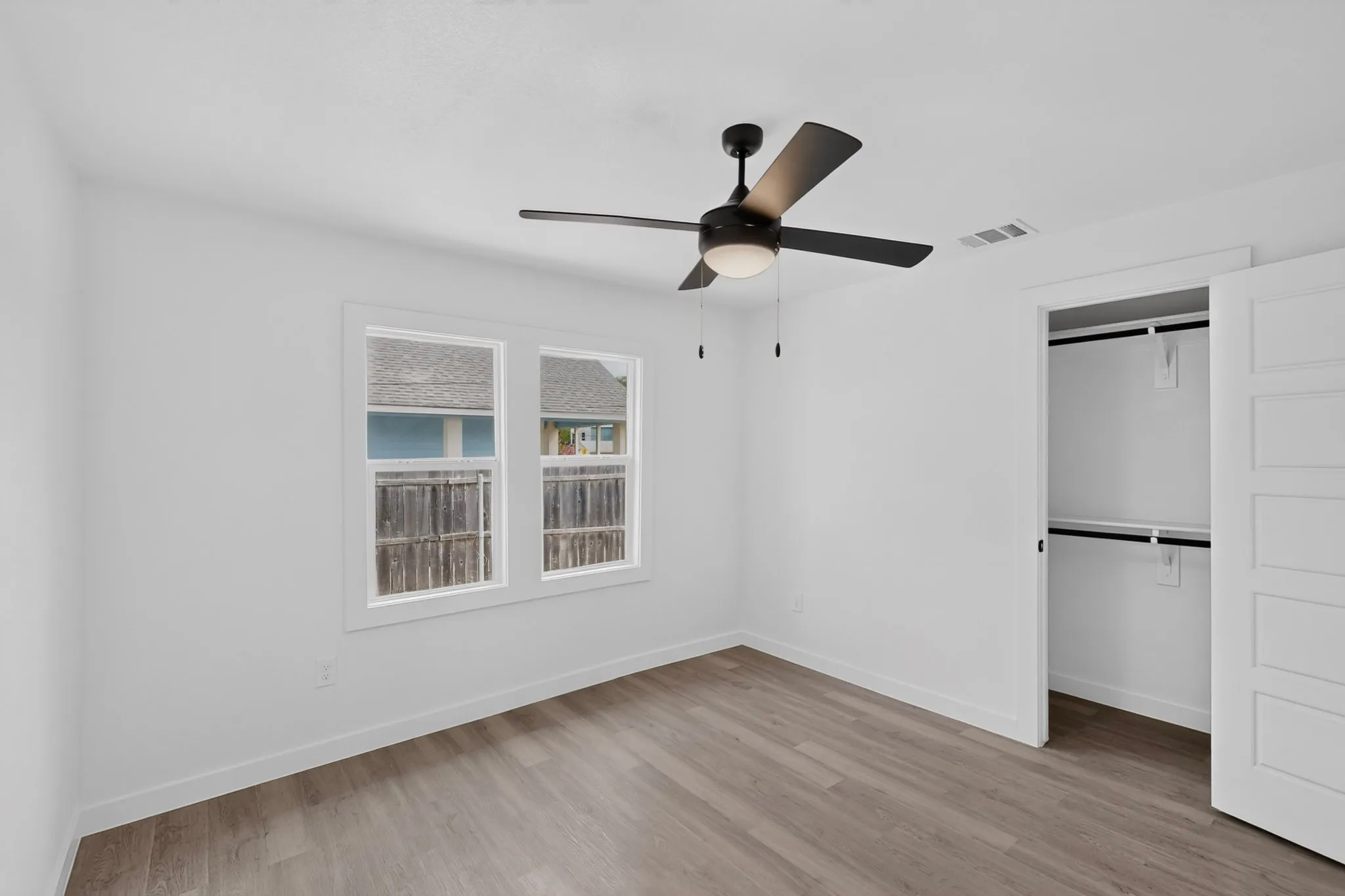 Single Family Residence For Sale in Dallas County , 4427 Frank Street, Dallas, Texas 75210, 3 Bedroom, 2 Bathroom, Garage spaces, 1,223 Sqft, built in 1921, mls#21385042, Real Estate Agent in Dallas, Homes For Sale in Dallas county, Homes For Sale in Dallas, Realtor in Dallas Texas, Real Estate Brokerage Independent Realty Texas, Luminita Cordes Realtor