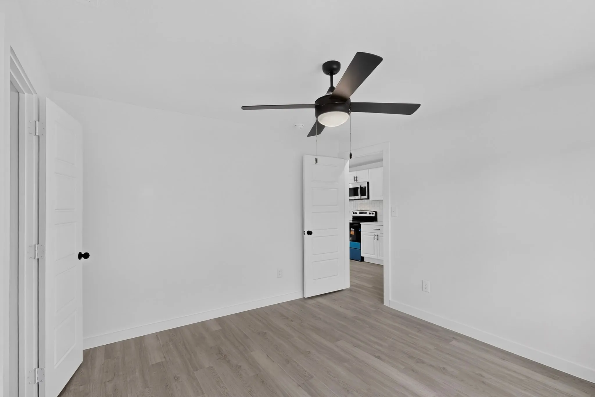 Single Family Residence For Sale in Dallas County , 4427 Frank Street, Dallas, Texas 75210, 3 Bedroom, 2 Bathroom, Garage spaces, 1,223 Sqft, built in 1921, mls#21385042, Real Estate Agent in Dallas, Homes For Sale in Dallas county, Homes For Sale in Dallas, Realtor in Dallas Texas, Real Estate Brokerage Independent Realty Texas, Luminita Cordes Realtor