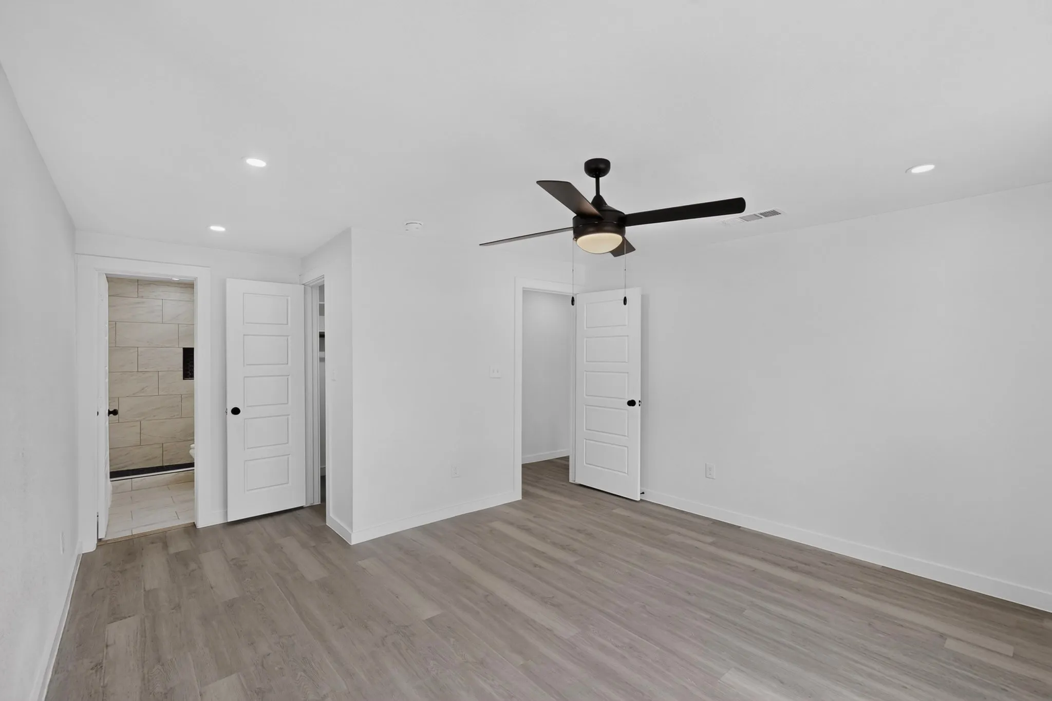 Single Family Residence For Sale in Dallas County , 4427 Frank Street, Dallas, Texas 75210, 3 Bedroom, 2 Bathroom, Garage spaces, 1,223 Sqft, built in 1921, mls#21385042, Real Estate Agent in Dallas, Homes For Sale in Dallas county, Homes For Sale in Dallas, Realtor in Dallas Texas, Real Estate Brokerage Independent Realty Texas, Luminita Cordes Realtor