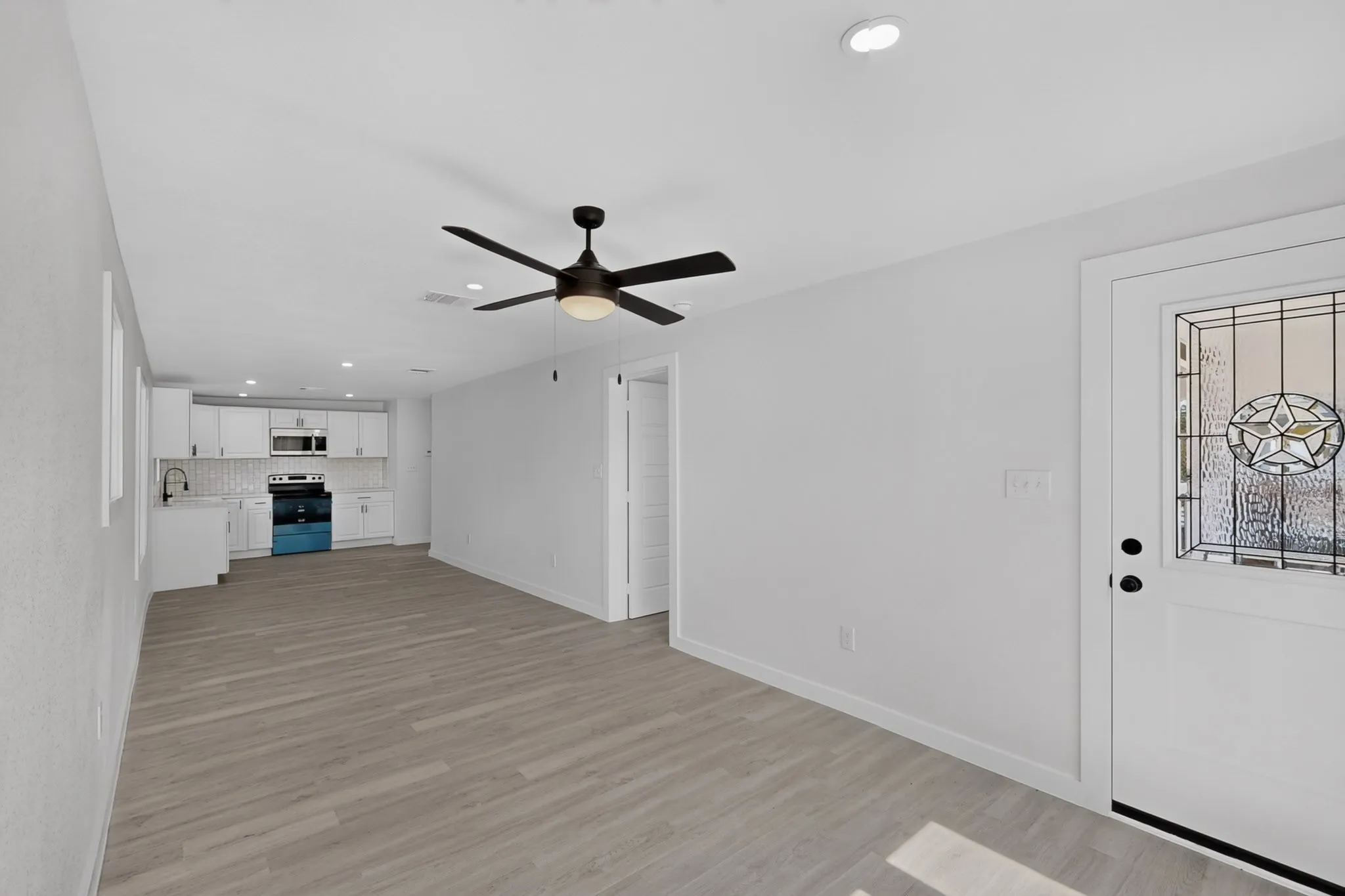 Single Family Residence For Sale in Dallas County , 4427 Frank Street, Dallas, Texas 75210, 3 Bedroom, 2 Bathroom, Garage spaces, 1,223 Sqft, built in 1921, mls#21385042, Real Estate Agent in Dallas, Homes For Sale in Dallas county, Homes For Sale in Dallas, Realtor in Dallas Texas, Real Estate Brokerage Independent Realty Texas, Luminita Cordes Realtor