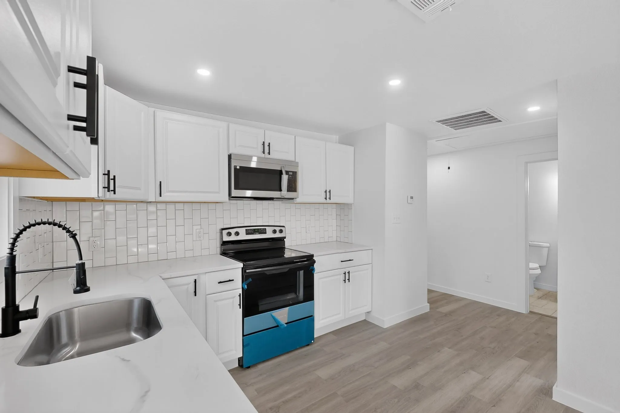 Single Family Residence For Sale in Dallas County , 4427 Frank Street, Dallas, Texas 75210, 3 Bedroom, 2 Bathroom, Garage spaces, 1,223 Sqft, built in 1921, mls#21385042, Real Estate Agent in Dallas, Homes For Sale in Dallas county, Homes For Sale in Dallas, Realtor in Dallas Texas, Real Estate Brokerage Independent Realty Texas, Luminita Cordes Realtor