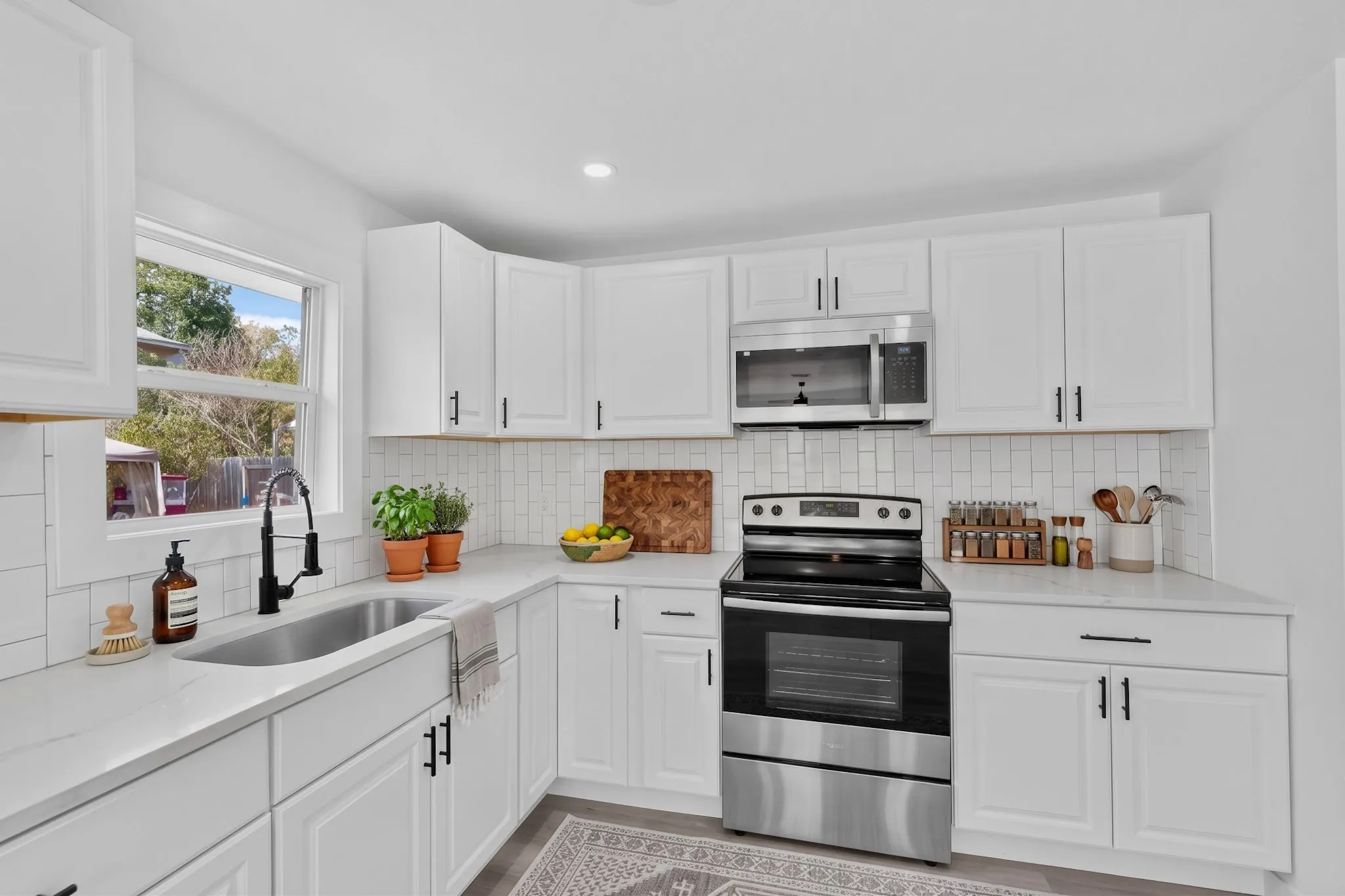 Single Family Residence For Sale in Dallas County , 4427 Frank Street, Dallas, Texas 75210, 3 Bedroom, 2 Bathroom, Garage spaces, 1,223 Sqft, built in 1921, mls#21385042, Real Estate Agent in Dallas, Homes For Sale in Dallas county, Homes For Sale in Dallas, Realtor in Dallas Texas, Real Estate Brokerage Independent Realty Texas, Luminita Cordes Realtor