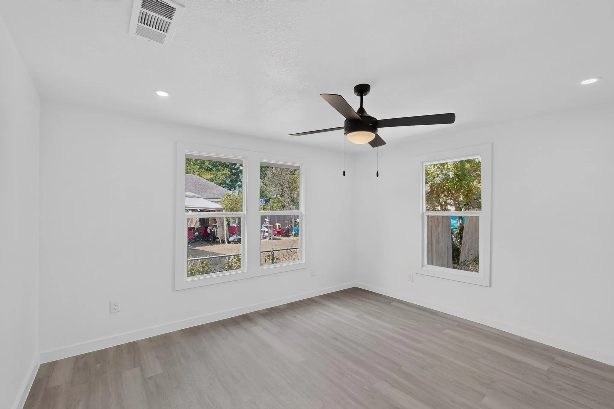 Single Family Residence For Sale in Dallas County , 4427 Frank Street, Dallas, Texas 75210, 3 Bedroom, 2 Bathroom, Garage spaces, 1,223 Sqft, built in 1921, mls#21385042, Real Estate Agent in Dallas, Homes For Sale in Dallas county, Homes For Sale in Dallas, Realtor in Dallas Texas, Real Estate Brokerage Independent Realty Texas, Luminita Cordes Realtor