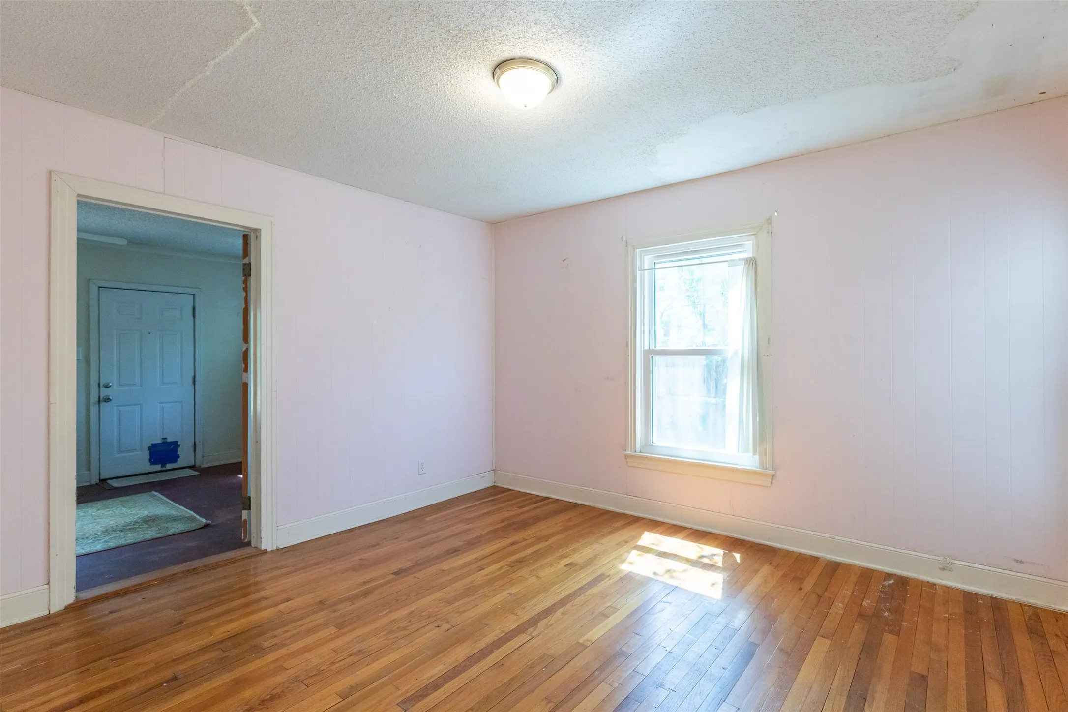 Single Family Residence For Sale in Taylor County , 909 Grand Avenue, Abilene, Texas 79605, 3 Bedroom, 1 Bathroom, 1 Garage spaces, 1,226 Sqft, built in 1948, mls#21385019, Real Estate Agent in Abilene, Homes For Sale in Taylor county, Homes For Sale in Abilene, Realtor in Abilene Texas, Real Estate Brokerage Independent Realty Texas, Luminita Cordes Realtor