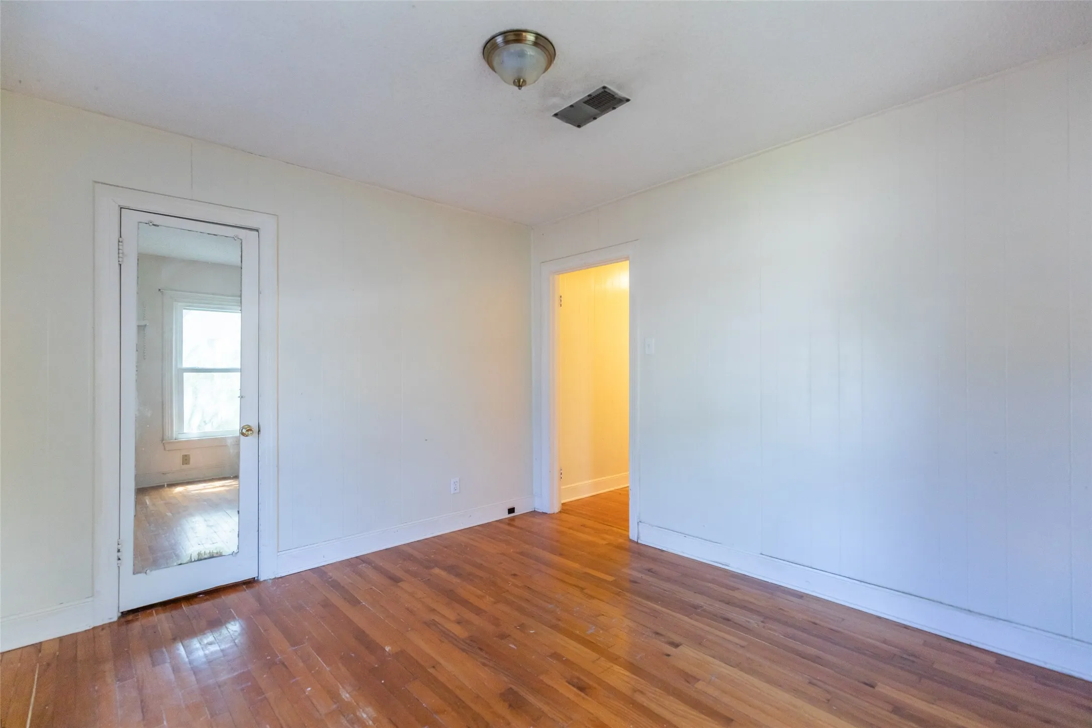 Single Family Residence For Sale in Taylor County , 909 Grand Avenue, Abilene, Texas 79605, 3 Bedroom, 1 Bathroom, 1 Garage spaces, 1,226 Sqft, built in 1948, mls#21385019, Real Estate Agent in Abilene, Homes For Sale in Taylor county, Homes For Sale in Abilene, Realtor in Abilene Texas, Real Estate Brokerage Independent Realty Texas, Luminita Cordes Realtor