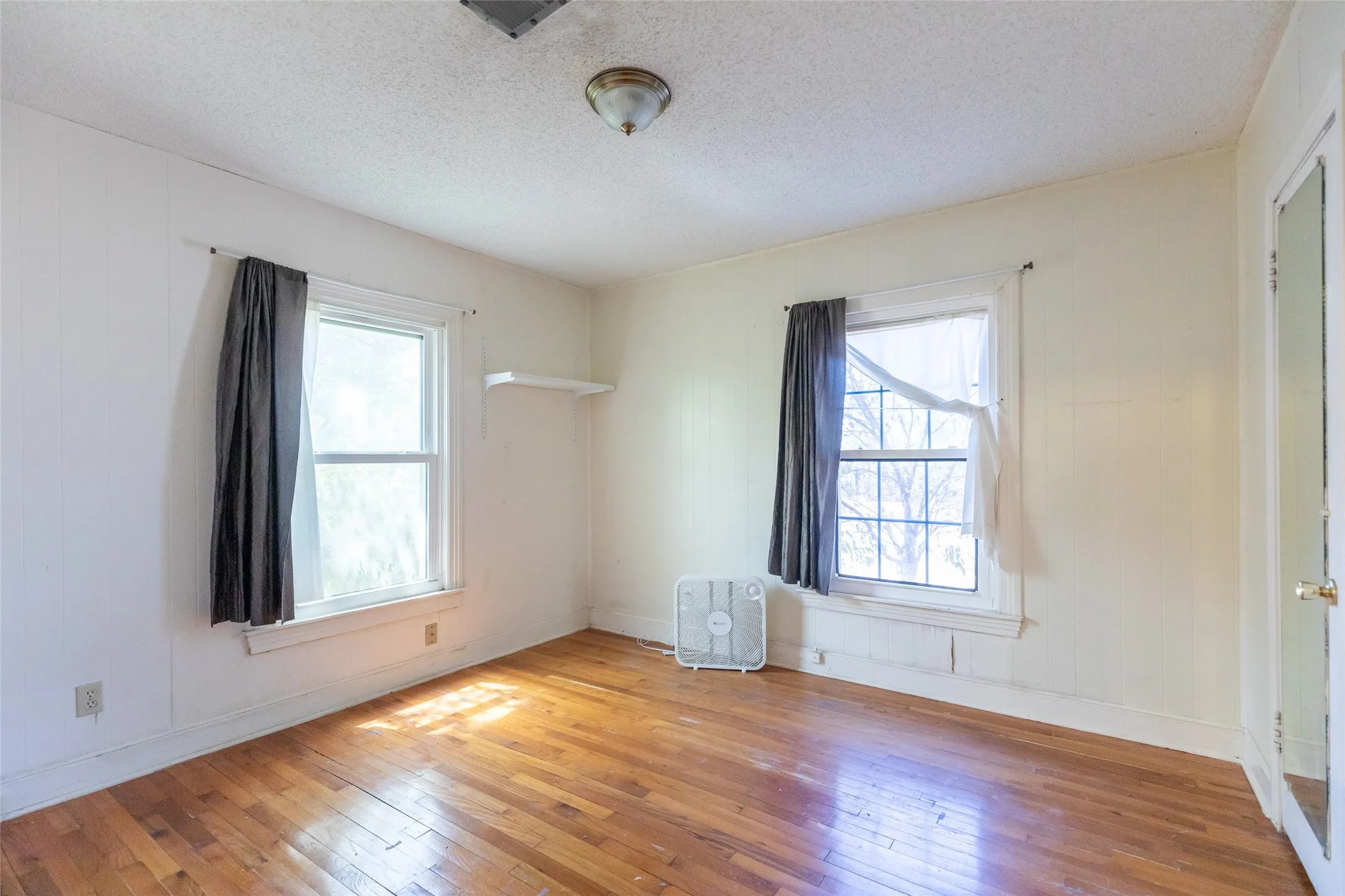 Single Family Residence For Sale in Taylor County , 909 Grand Avenue, Abilene, Texas 79605, 3 Bedroom, 1 Bathroom, 1 Garage spaces, 1,226 Sqft, built in 1948, mls#21385019, Real Estate Agent in Abilene, Homes For Sale in Taylor county, Homes For Sale in Abilene, Realtor in Abilene Texas, Real Estate Brokerage Independent Realty Texas, Luminita Cordes Realtor