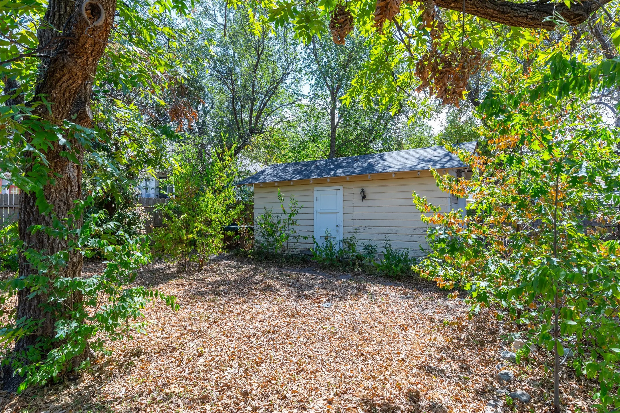Single Family Residence For Sale in Taylor County , 909 Grand Avenue, Abilene, Texas 79605, 3 Bedroom, 1 Bathroom, 1 Garage spaces, 1,226 Sqft, built in 1948, mls#21385019, Real Estate Agent in Abilene, Homes For Sale in Taylor county, Homes For Sale in Abilene, Realtor in Abilene Texas, Real Estate Brokerage Independent Realty Texas, Luminita Cordes Realtor