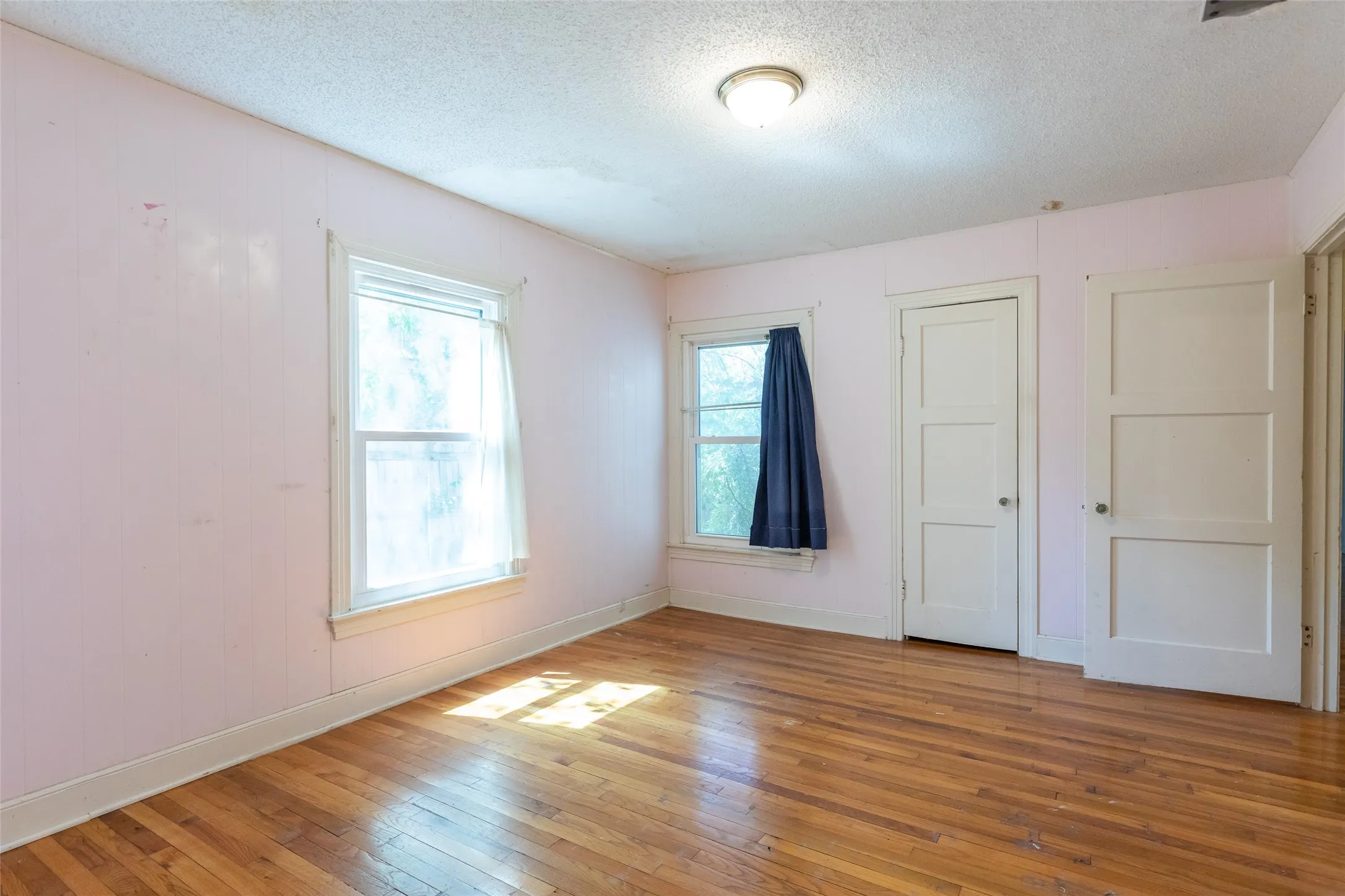 Single Family Residence For Sale in Taylor County , 909 Grand Avenue, Abilene, Texas 79605, 3 Bedroom, 1 Bathroom, 1 Garage spaces, 1,226 Sqft, built in 1948, mls#21385019, Real Estate Agent in Abilene, Homes For Sale in Taylor county, Homes For Sale in Abilene, Realtor in Abilene Texas, Real Estate Brokerage Independent Realty Texas, Luminita Cordes Realtor