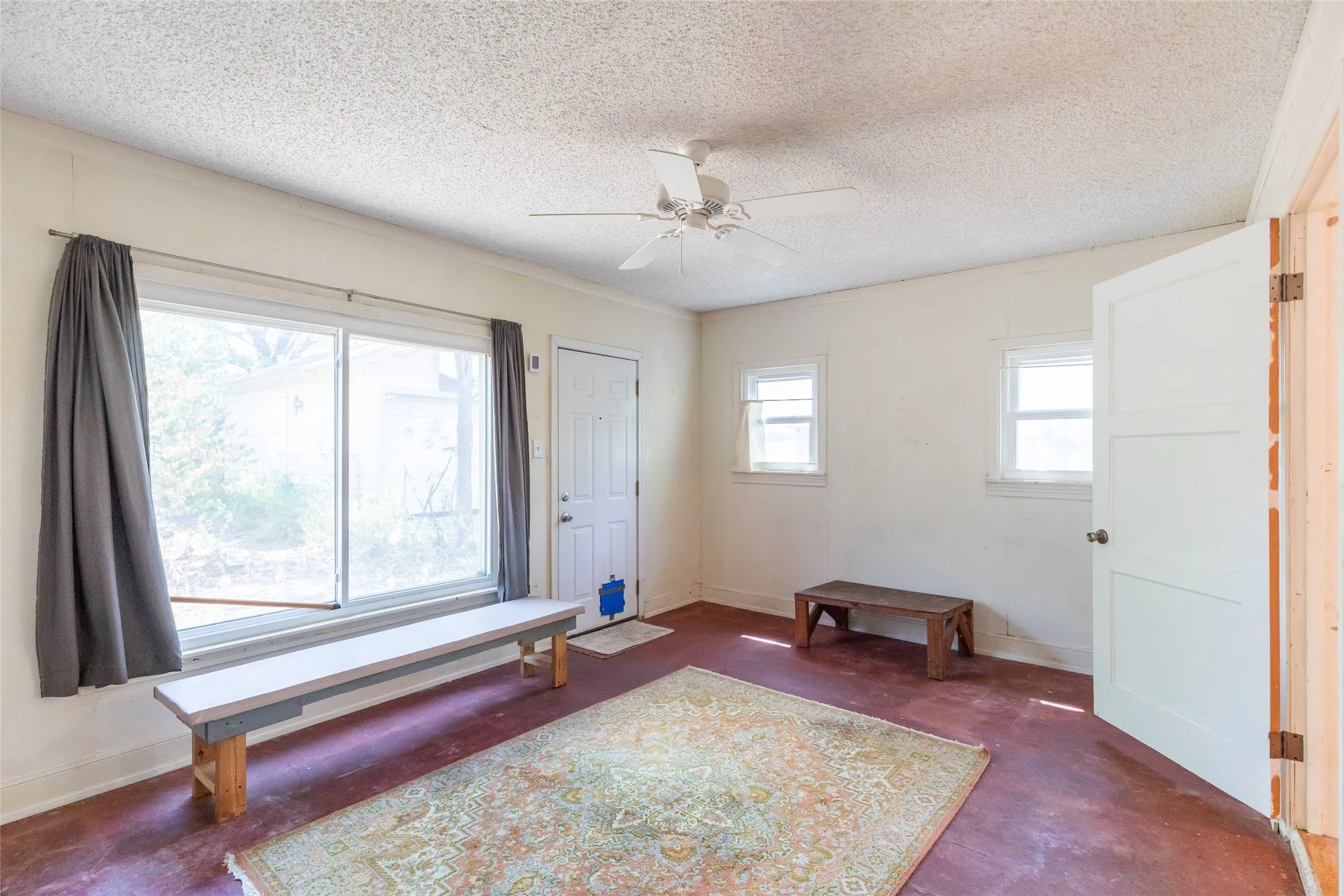 Single Family Residence For Sale in Taylor County , 909 Grand Avenue, Abilene, Texas 79605, 3 Bedroom, 1 Bathroom, 1 Garage spaces, 1,226 Sqft, built in 1948, mls#21385019, Real Estate Agent in Abilene, Homes For Sale in Taylor county, Homes For Sale in Abilene, Realtor in Abilene Texas, Real Estate Brokerage Independent Realty Texas, Luminita Cordes Realtor