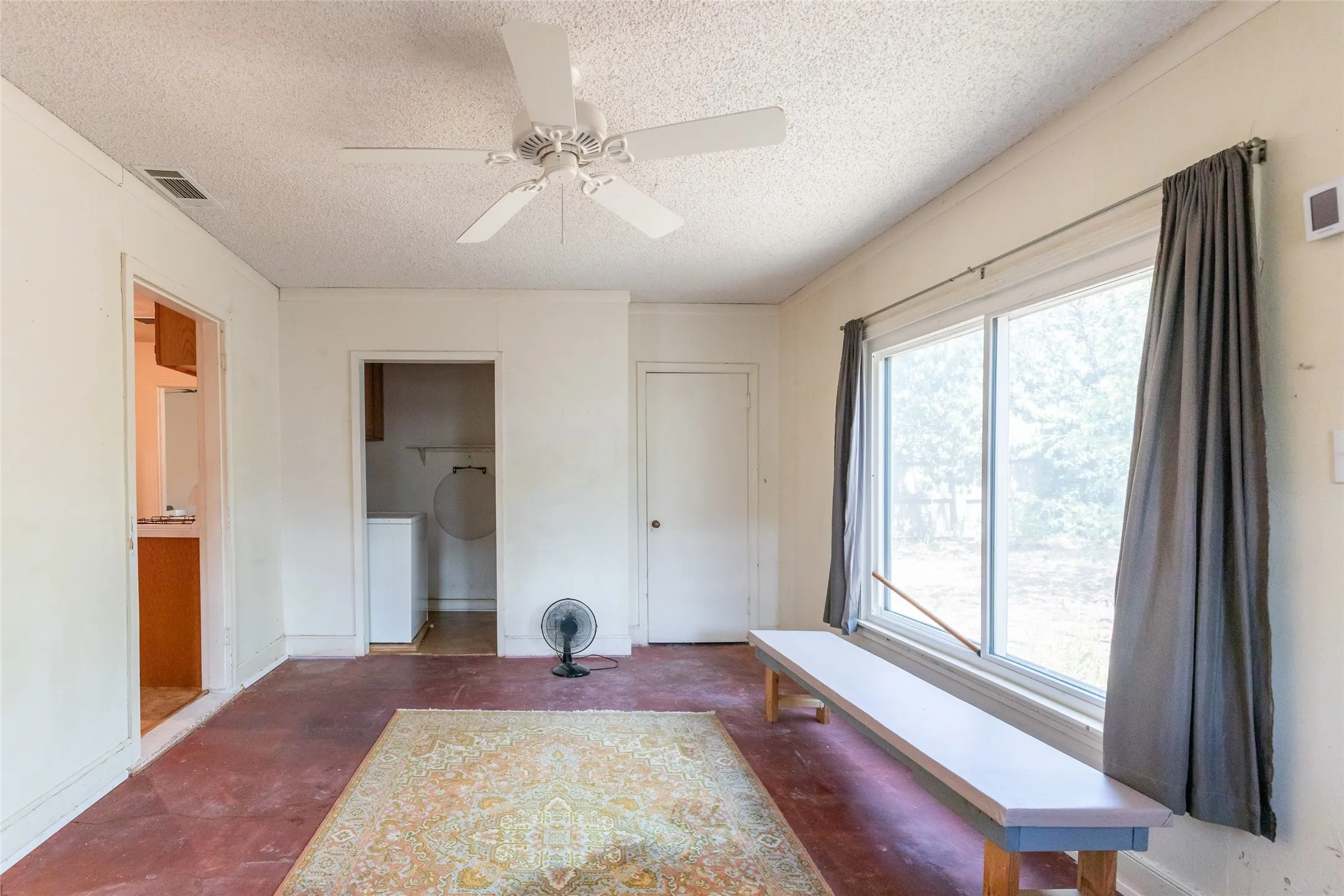 Single Family Residence For Sale in Taylor County , 909 Grand Avenue, Abilene, Texas 79605, 3 Bedroom, 1 Bathroom, 1 Garage spaces, 1,226 Sqft, built in 1948, mls#21385019, Real Estate Agent in Abilene, Homes For Sale in Taylor county, Homes For Sale in Abilene, Realtor in Abilene Texas, Real Estate Brokerage Independent Realty Texas, Luminita Cordes Realtor