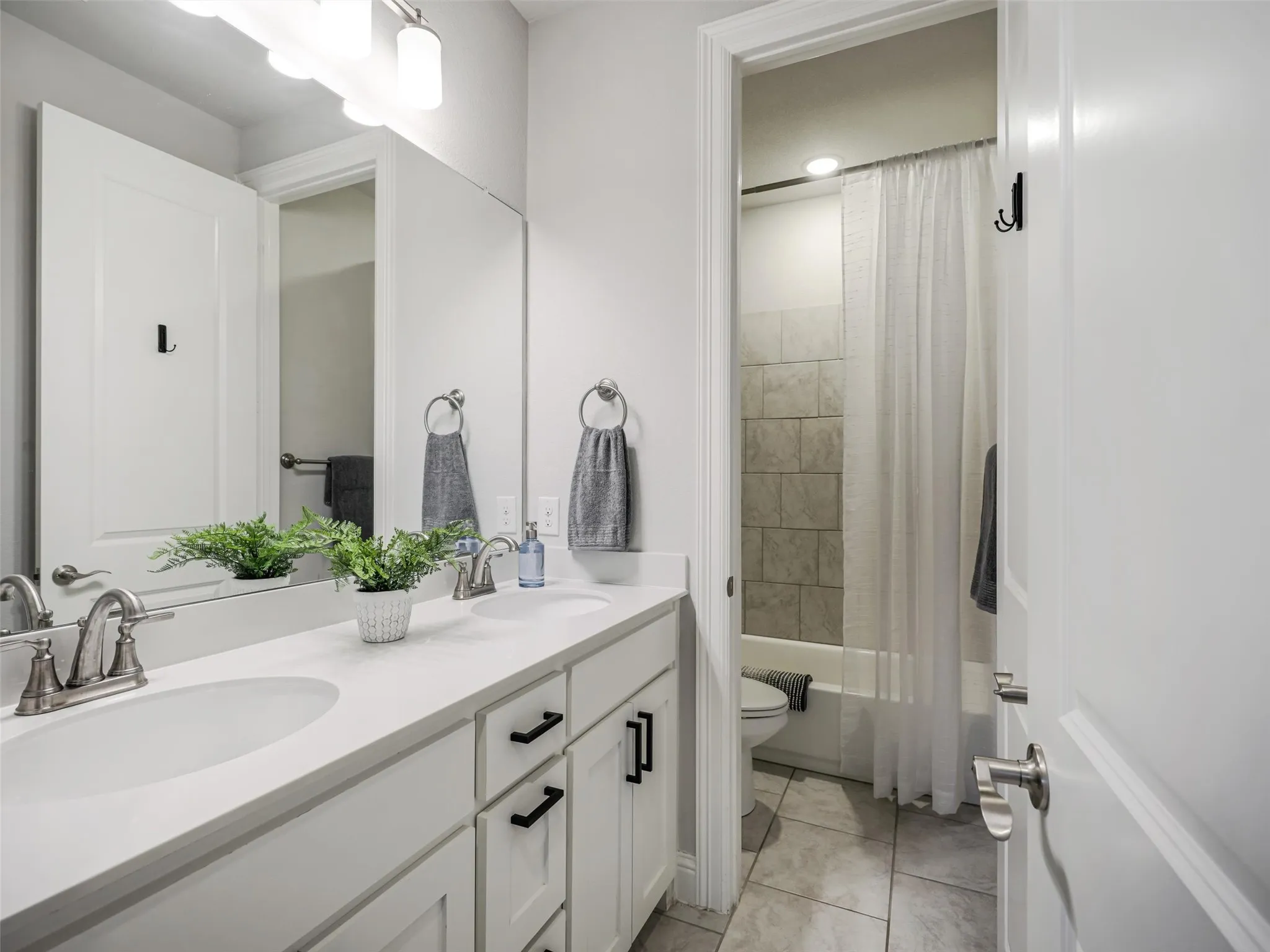 Single Family Residence For Sale in Collin County , 3051 Kessler Drive, Celina, Texas 75009, 4 Bedroom, 3 Bathroom, 4 Garage spaces, 2,810 Sqft, built in 2020, mls#21367874, Real Estate Agent in Celina, Homes For Sale in Collin county, Homes For Sale in Celina, Realtor in Celina Texas, Real Estate Brokerage Independent Realty Texas, Luminita Cordes Realtor