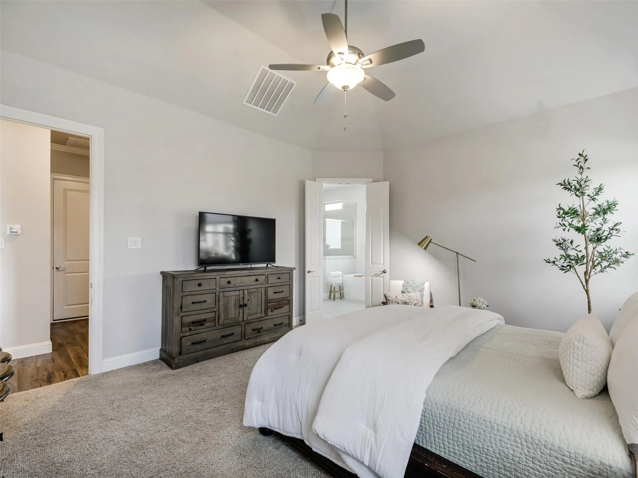 Single Family Residence For Sale in Collin County , 3051 Kessler Drive, Celina, Texas 75009, 4 Bedroom, 3 Bathroom, 4 Garage spaces, 2,810 Sqft, built in 2020, mls#21367874, Real Estate Agent in Celina, Homes For Sale in Collin county, Homes For Sale in Celina, Realtor in Celina Texas, Real Estate Brokerage Independent Realty Texas, Luminita Cordes Realtor