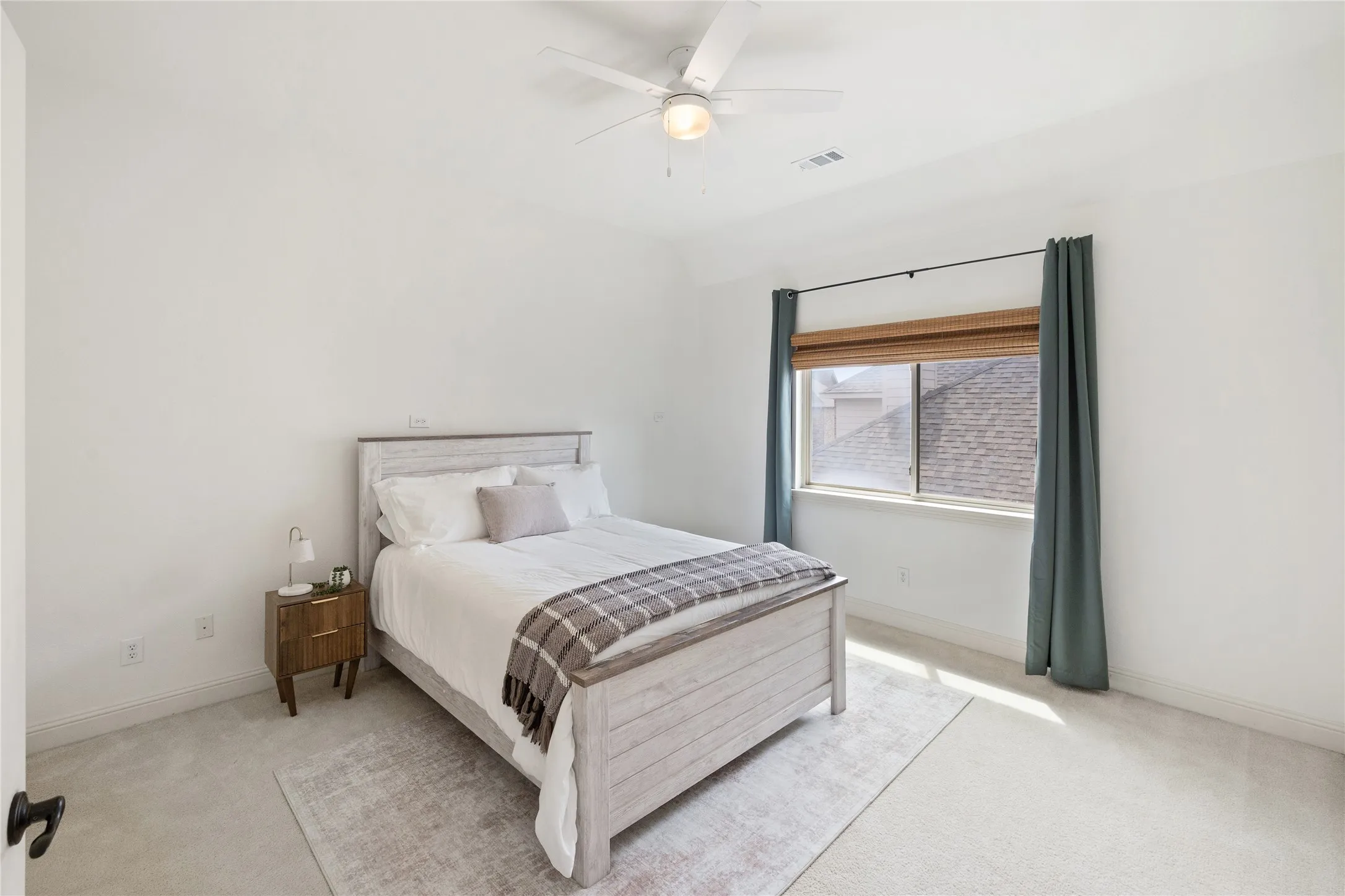 Single Family Residence For Rent in Denton County , 11292 Berkeley Hall Lane, Frisco, Texas 75033, 5 Bedroom, 5 Bathroom, 2 Garage spaces, 4,314 Sqft, built in 2008, mls#21385030, Real Estate Agent in Frisco, Homes For Rent in Denton county, Homes For Rent in Frisco, Realtor in Frisco Texas, Real Estate Brokerage Independent Realty Texas, Luminita Cordes Realtor